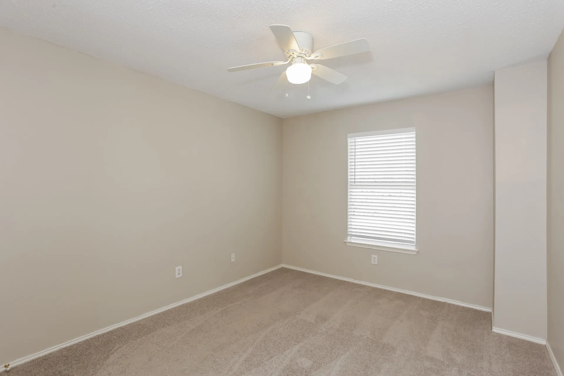 Single Family Residence For Rent in Ellis County , 1146 Finch Circle, Midlothian, Texas 76065, 4 Bedroom, 3 Bathroom, 2 Garage spaces, 2,332 Sqft, built in 2001, mls#21377368, Real Estate Agent in Midlothian, Homes For Rent in Ellis county, Homes For Rent in Midlothian, Realtor in Midlothian Texas, Real Estate Brokerage Independent Realty Texas, Luminita Cordes Realtor