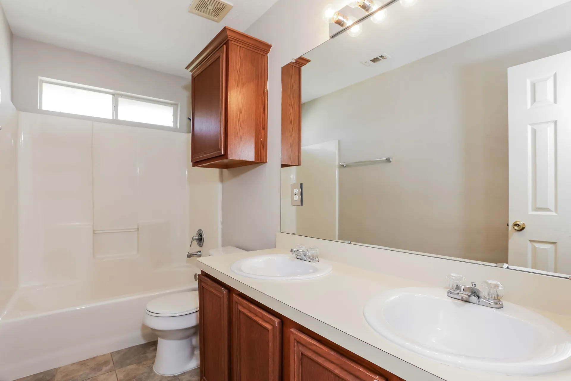 Single Family Residence For Rent in Ellis County , 1146 Finch Circle, Midlothian, Texas 76065, 4 Bedroom, 3 Bathroom, 2 Garage spaces, 2,332 Sqft, built in 2001, mls#21377368, Real Estate Agent in Midlothian, Homes For Rent in Ellis county, Homes For Rent in Midlothian, Realtor in Midlothian Texas, Real Estate Brokerage Independent Realty Texas, Luminita Cordes Realtor