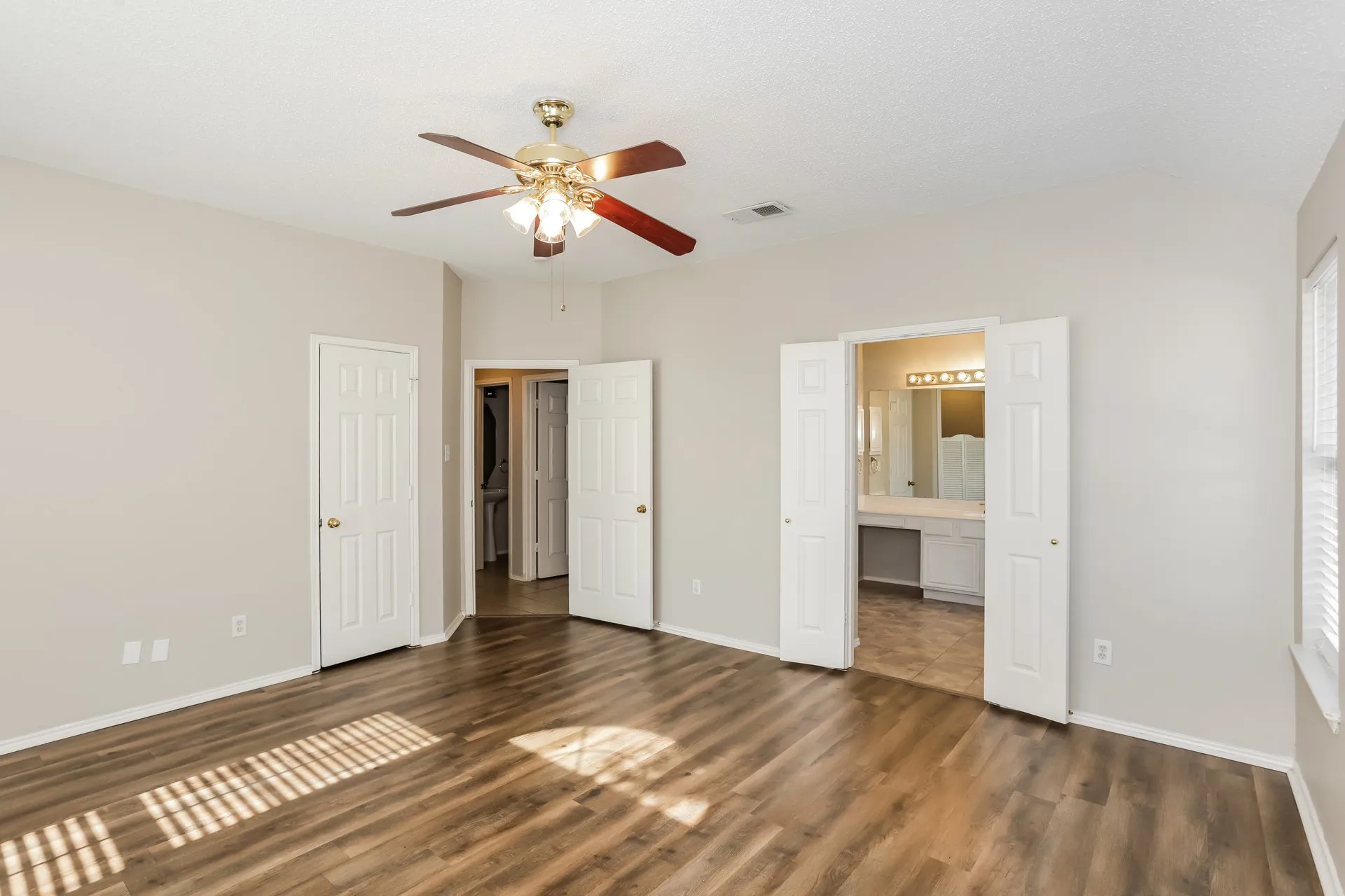 Single Family Residence For Rent in Ellis County , 1146 Finch Circle, Midlothian, Texas 76065, 4 Bedroom, 3 Bathroom, 2 Garage spaces, 2,332 Sqft, built in 2001, mls#21377368, Real Estate Agent in Midlothian, Homes For Rent in Ellis county, Homes For Rent in Midlothian, Realtor in Midlothian Texas, Real Estate Brokerage Independent Realty Texas, Luminita Cordes Realtor