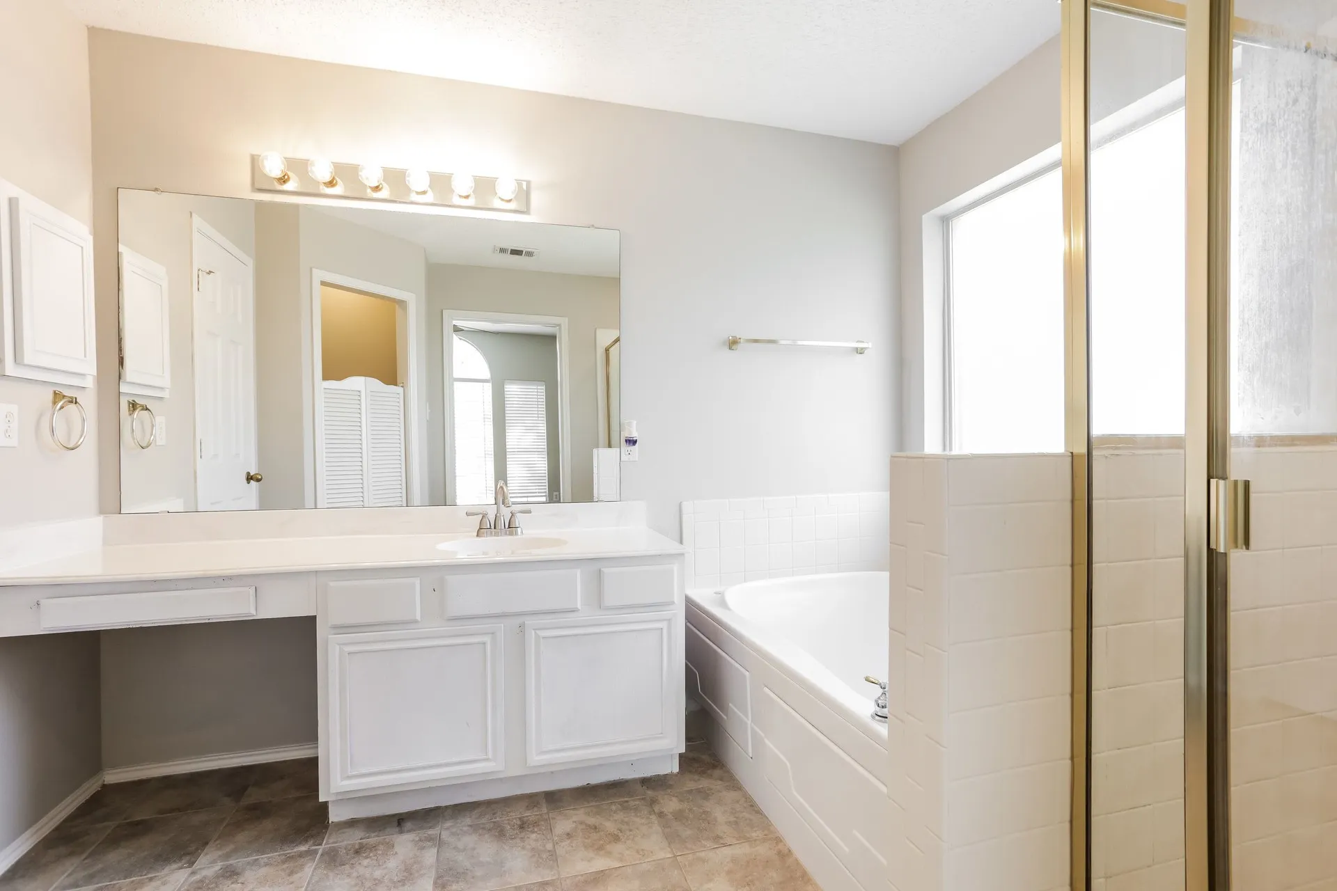 Single Family Residence For Rent in Ellis County , 1146 Finch Circle, Midlothian, Texas 76065, 4 Bedroom, 3 Bathroom, 2 Garage spaces, 2,332 Sqft, built in 2001, mls#21377368, Real Estate Agent in Midlothian, Homes For Rent in Ellis county, Homes For Rent in Midlothian, Realtor in Midlothian Texas, Real Estate Brokerage Independent Realty Texas, Luminita Cordes Realtor
