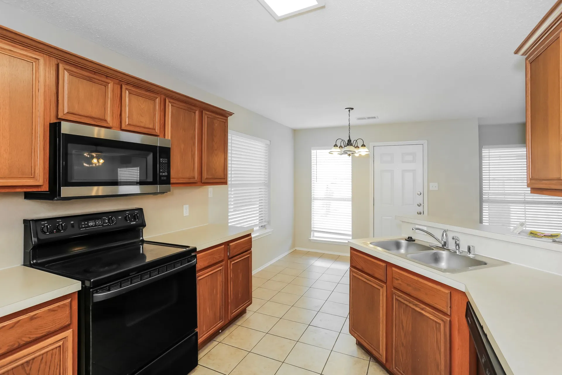 Single Family Residence For Rent in Ellis County , 1146 Finch Circle, Midlothian, Texas 76065, 4 Bedroom, 3 Bathroom, 2 Garage spaces, 2,332 Sqft, built in 2001, mls#21377368, Real Estate Agent in Midlothian, Homes For Rent in Ellis county, Homes For Rent in Midlothian, Realtor in Midlothian Texas, Real Estate Brokerage Independent Realty Texas, Luminita Cordes Realtor