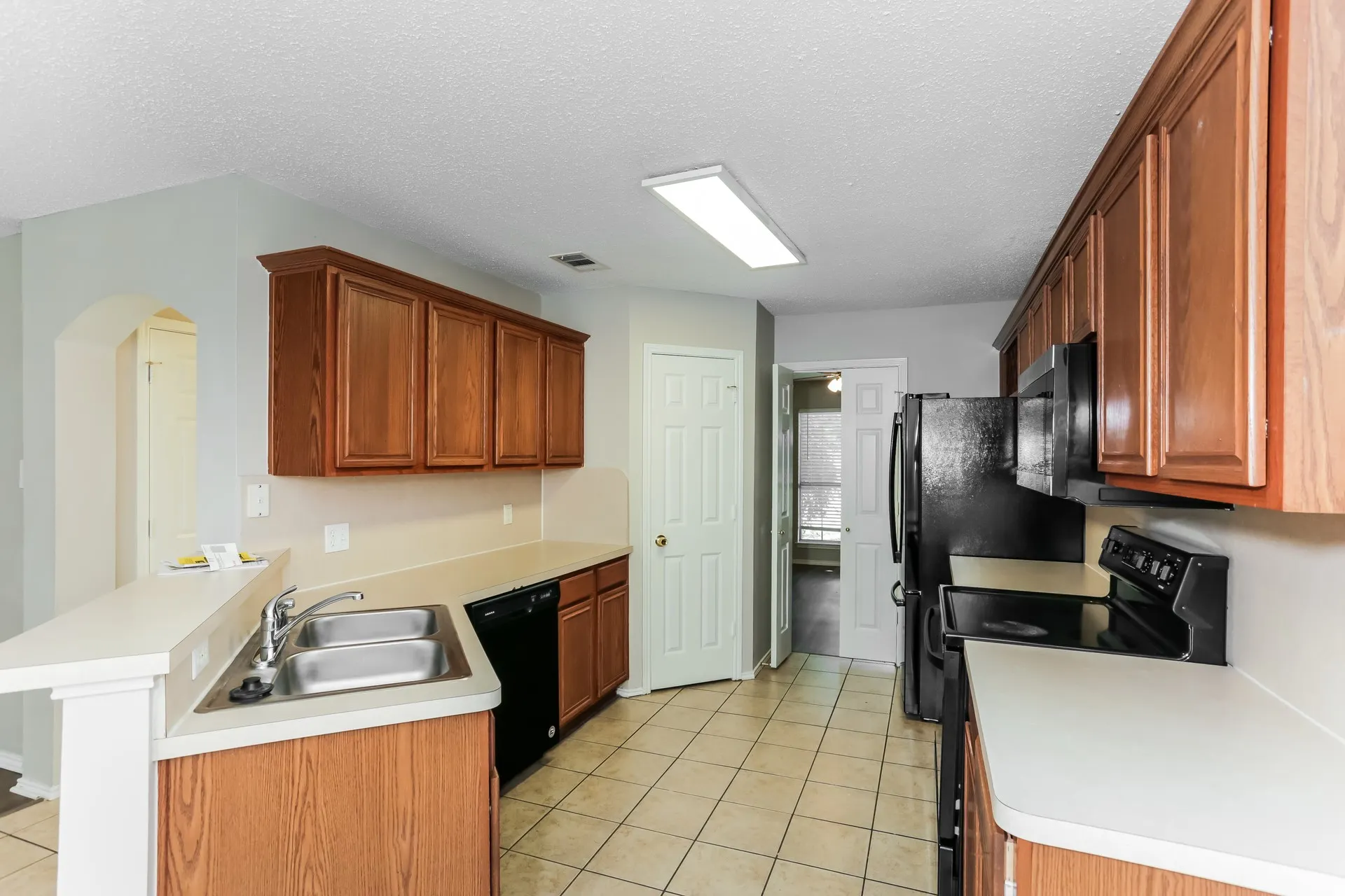 Single Family Residence For Rent in Ellis County , 1146 Finch Circle, Midlothian, Texas 76065, 4 Bedroom, 3 Bathroom, 2 Garage spaces, 2,332 Sqft, built in 2001, mls#21377368, Real Estate Agent in Midlothian, Homes For Rent in Ellis county, Homes For Rent in Midlothian, Realtor in Midlothian Texas, Real Estate Brokerage Independent Realty Texas, Luminita Cordes Realtor