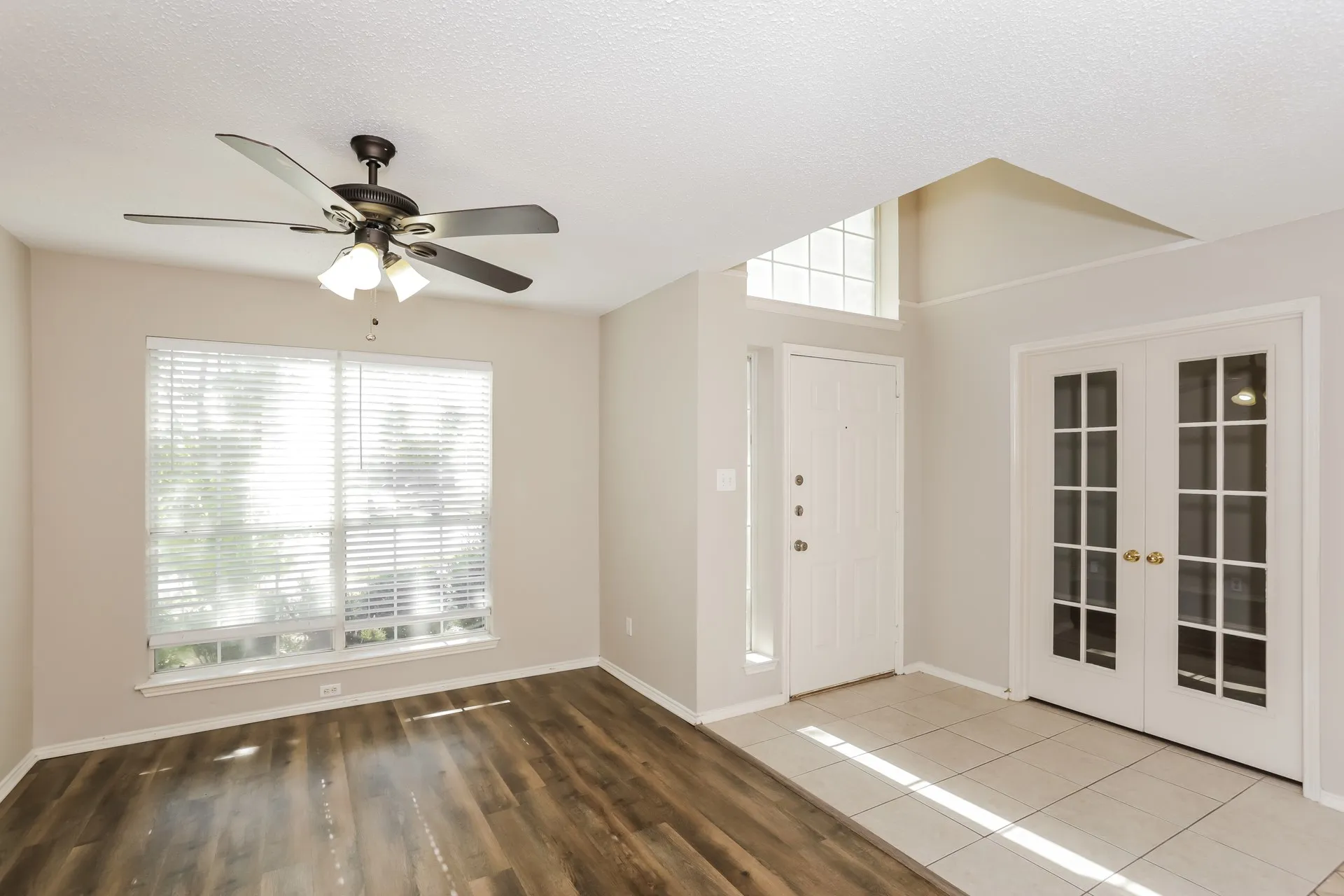 Single Family Residence For Rent in Ellis County , 1146 Finch Circle, Midlothian, Texas 76065, 4 Bedroom, 3 Bathroom, 2 Garage spaces, 2,332 Sqft, built in 2001, mls#21377368, Real Estate Agent in Midlothian, Homes For Rent in Ellis county, Homes For Rent in Midlothian, Realtor in Midlothian Texas, Real Estate Brokerage Independent Realty Texas, Luminita Cordes Realtor