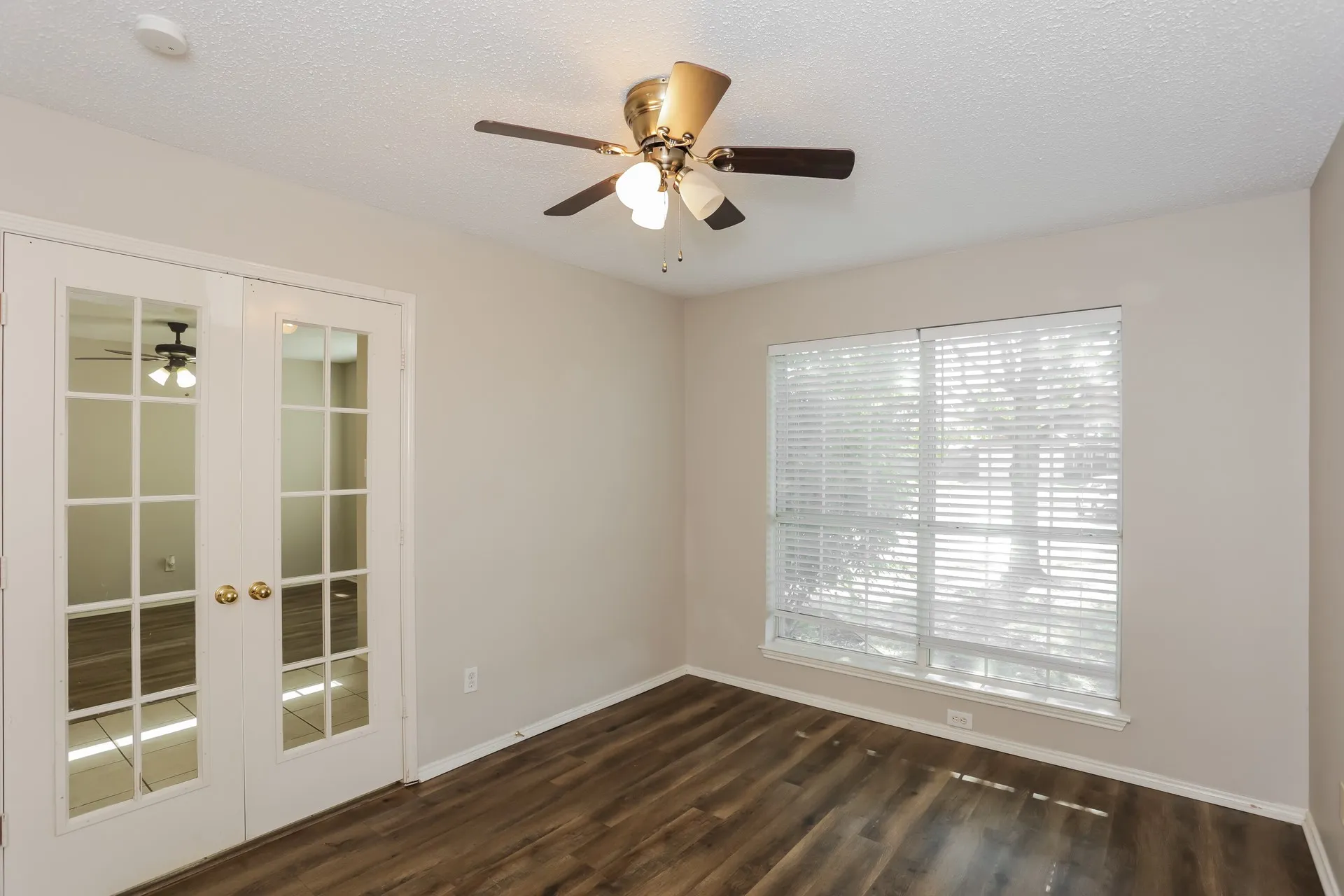 Single Family Residence For Rent in Ellis County , 1146 Finch Circle, Midlothian, Texas 76065, 4 Bedroom, 3 Bathroom, 2 Garage spaces, 2,332 Sqft, built in 2001, mls#21377368, Real Estate Agent in Midlothian, Homes For Rent in Ellis county, Homes For Rent in Midlothian, Realtor in Midlothian Texas, Real Estate Brokerage Independent Realty Texas, Luminita Cordes Realtor
