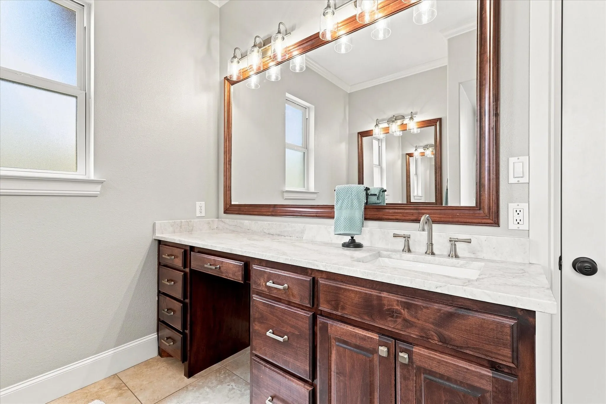 Single Family Residence For Sale in Tarrant County , 1228 Robin Drive, Keller, Texas 76262, 5 Bedroom, 3 Bathroom, 3 Garage spaces, 3,721 Sqft, built in 2008, mls#21352711, Real Estate Agent in Keller, Homes For Sale in Tarrant county, Homes For Sale in Keller, Realtor in Keller Texas, Real Estate Brokerage Independent Realty Texas, Luminita Cordes Realtor