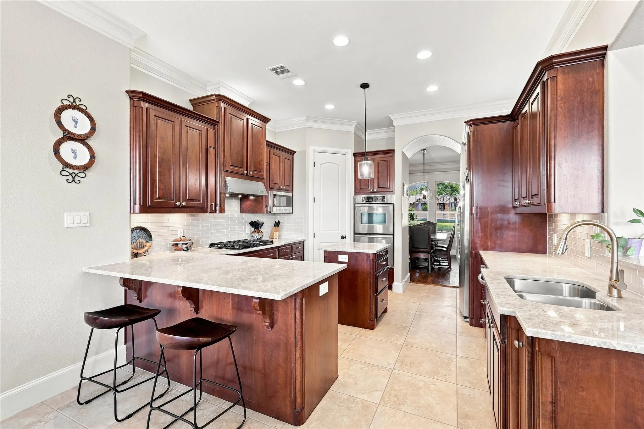 Single Family Residence For Sale in Tarrant County , 1228 Robin Drive, Keller, Texas 76262, 5 Bedroom, 3 Bathroom, 3 Garage spaces, 3,721 Sqft, built in 2008, mls#21352711, Real Estate Agent in Keller, Homes For Sale in Tarrant county, Homes For Sale in Keller, Realtor in Keller Texas, Real Estate Brokerage Independent Realty Texas, Luminita Cordes Realtor