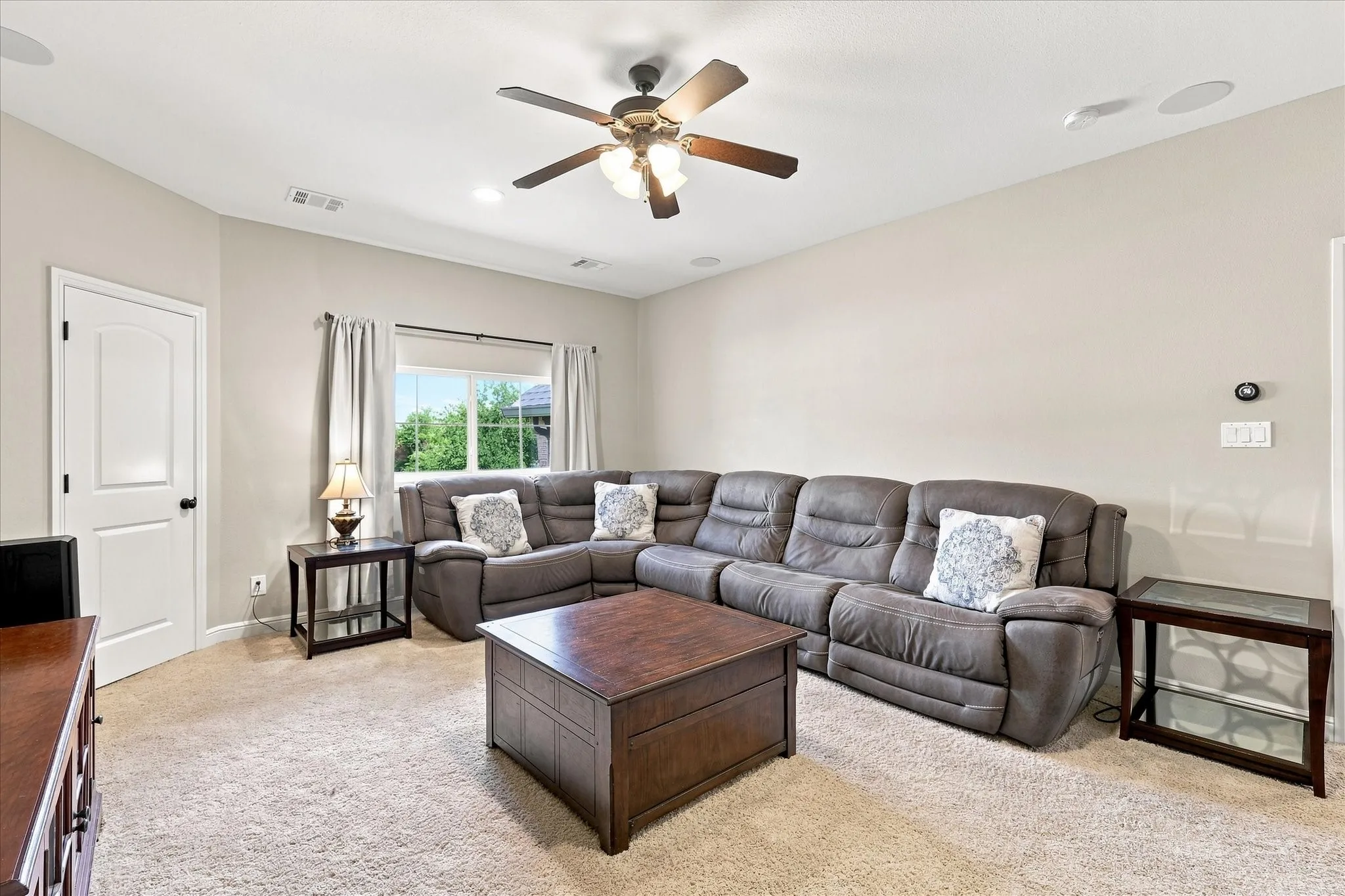 Single Family Residence For Sale in Tarrant County , 1228 Robin Drive, Keller, Texas 76262, 5 Bedroom, 3 Bathroom, 3 Garage spaces, 3,721 Sqft, built in 2008, mls#21352711, Real Estate Agent in Keller, Homes For Sale in Tarrant county, Homes For Sale in Keller, Realtor in Keller Texas, Real Estate Brokerage Independent Realty Texas, Luminita Cordes Realtor