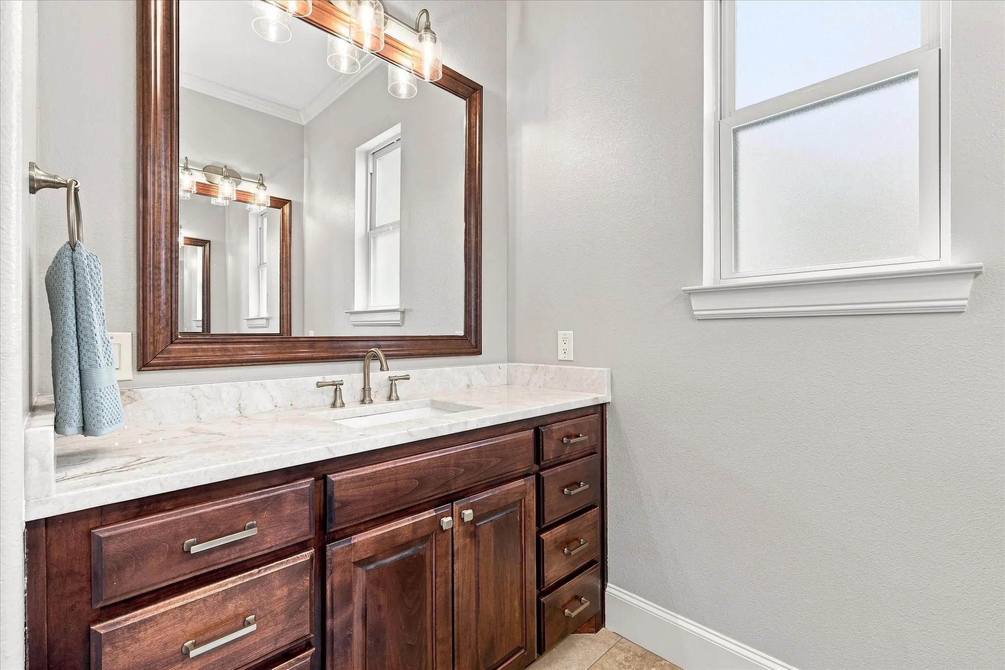 Single Family Residence For Sale in Tarrant County , 1228 Robin Drive, Keller, Texas 76262, 5 Bedroom, 3 Bathroom, 3 Garage spaces, 3,721 Sqft, built in 2008, mls#21352711, Real Estate Agent in Keller, Homes For Sale in Tarrant county, Homes For Sale in Keller, Realtor in Keller Texas, Real Estate Brokerage Independent Realty Texas, Luminita Cordes Realtor