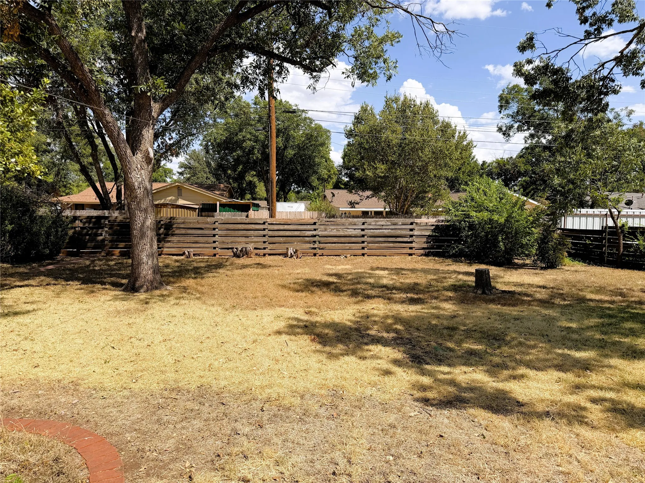 Single Family Residence For Sale in Taylor County , 2509 Crescent Drive, Abilene, Texas 79605, 3 Bedroom, 2 Bathroom, 2 Garage spaces, 1,572 Sqft, built in 1961, mls#21377010, Real Estate Agent in Abilene, Homes For Sale in Taylor county, Homes For Sale in Abilene, Realtor in Abilene Texas, Real Estate Brokerage Independent Realty Texas, Luminita Cordes Realtor