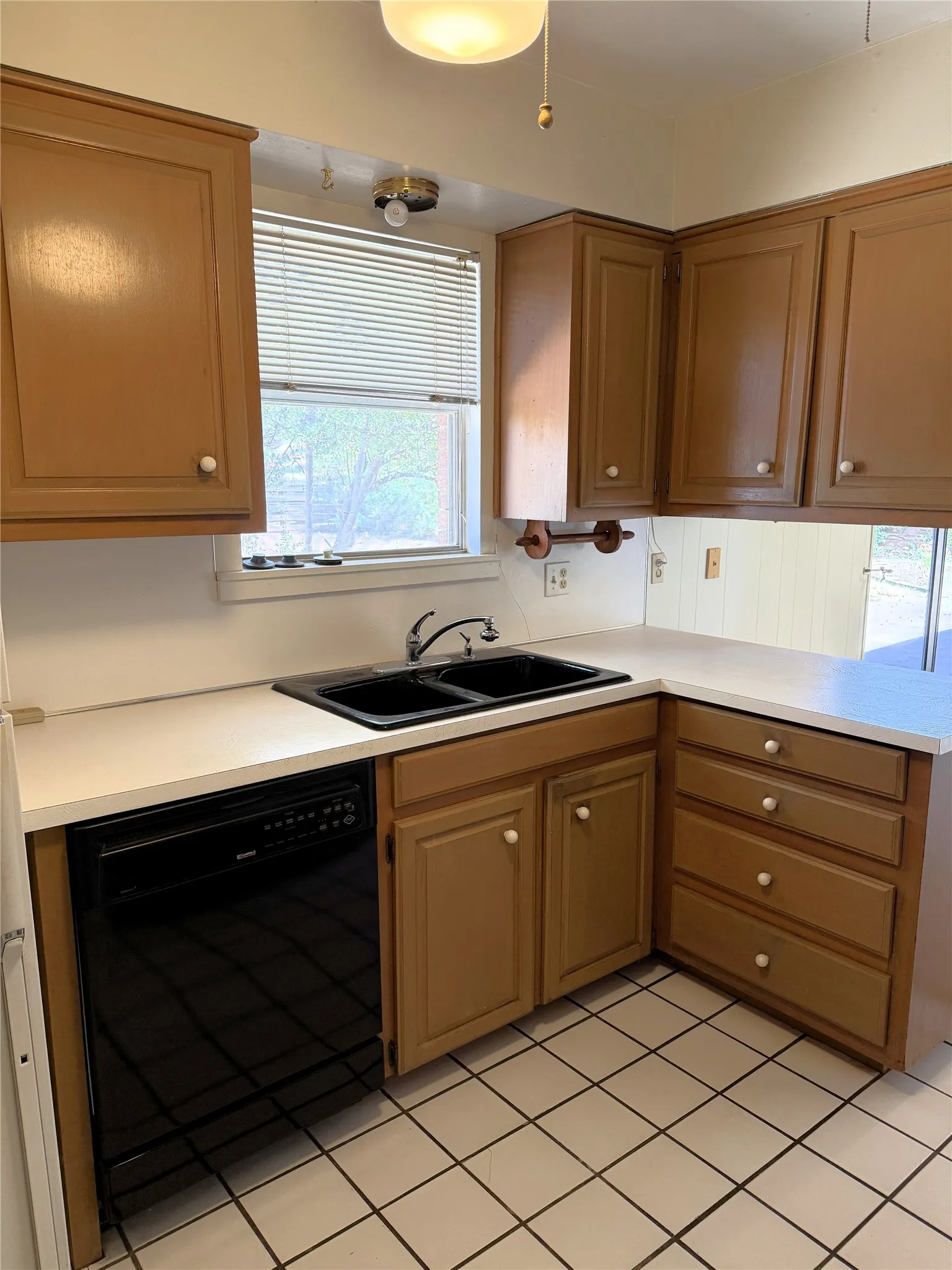 Single Family Residence For Sale in Taylor County , 2509 Crescent Drive, Abilene, Texas 79605, 3 Bedroom, 2 Bathroom, 2 Garage spaces, 1,572 Sqft, built in 1961, mls#21377010, Real Estate Agent in Abilene, Homes For Sale in Taylor county, Homes For Sale in Abilene, Realtor in Abilene Texas, Real Estate Brokerage Independent Realty Texas, Luminita Cordes Realtor