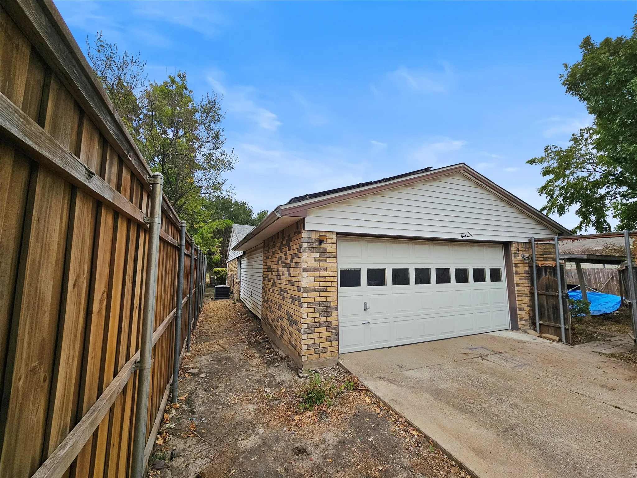 Single Family Residence For Sale in Denton County , 5717 Terry Street, The Colony, Texas 75056, 3 Bedroom, 2 Bathroom, 1 Garage spaces, 1,727 Sqft, built in 1983, mls#21377365, Real Estate Agent in The Colony, Homes For Sale in Denton county, Homes For Sale in The Colony, Realtor in The Colony Texas, Real Estate Brokerage Independent Realty Texas, Luminita Cordes Realtor