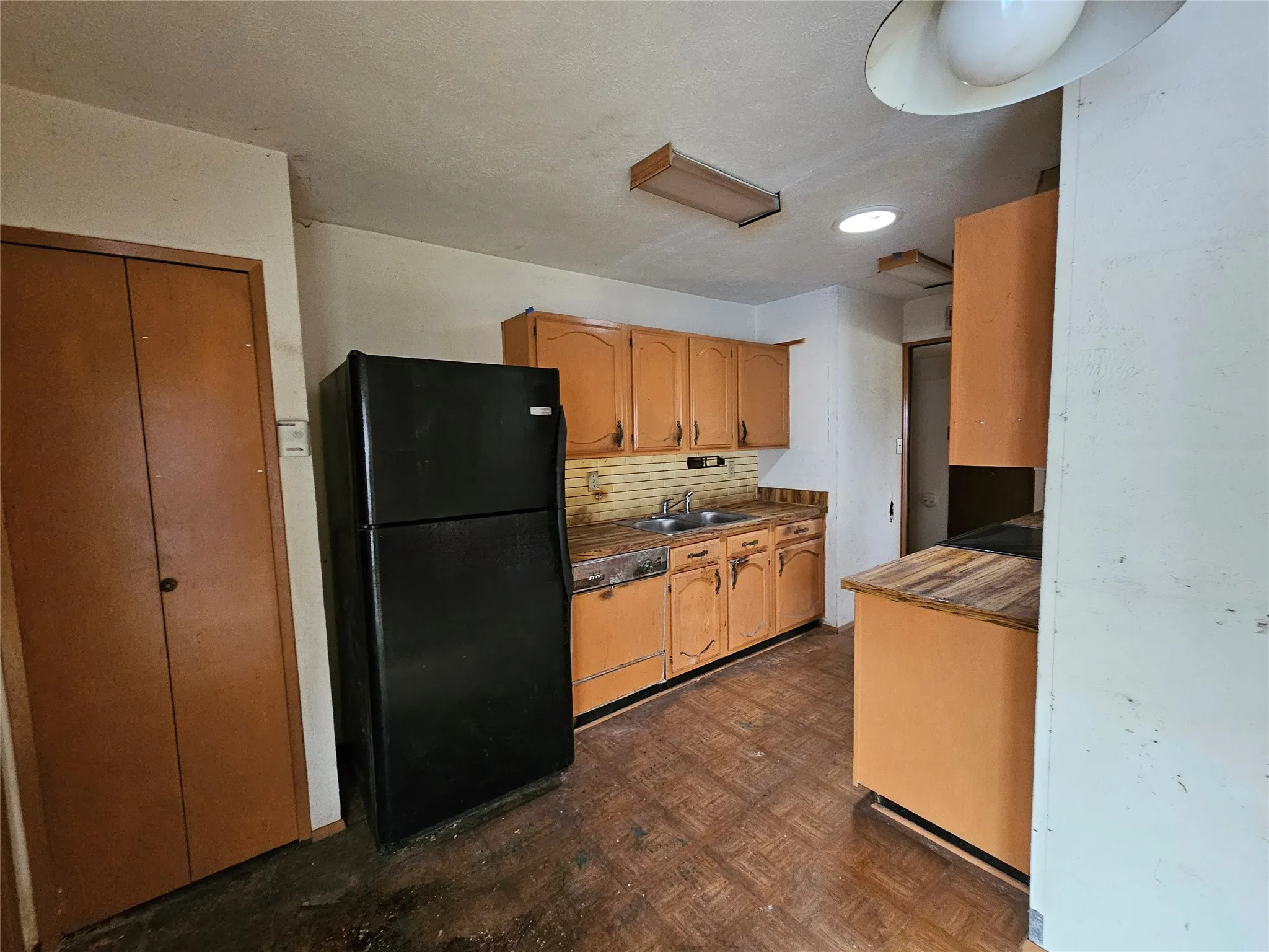 Single Family Residence For Sale in Denton County , 5717 Terry Street, The Colony, Texas 75056, 3 Bedroom, 2 Bathroom, 1 Garage spaces, 1,727 Sqft, built in 1983, mls#21377365, Real Estate Agent in The Colony, Homes For Sale in Denton county, Homes For Sale in The Colony, Realtor in The Colony Texas, Real Estate Brokerage Independent Realty Texas, Luminita Cordes Realtor