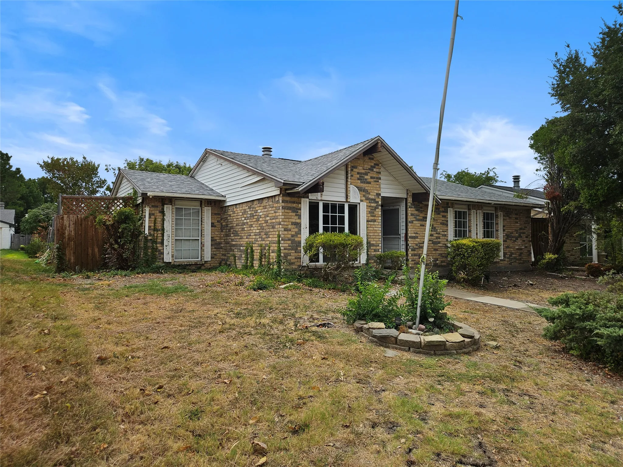 Single Family Residence For Sale in Denton County , 5717 Terry Street, The Colony, Texas 75056, 3 Bedroom, 2 Bathroom, 1 Garage spaces, 1,727 Sqft, built in 1983, mls#21377365, Real Estate Agent in The Colony, Homes For Sale in Denton county, Homes For Sale in The Colony, Realtor in The Colony Texas, Real Estate Brokerage Independent Realty Texas, Luminita Cordes Realtor