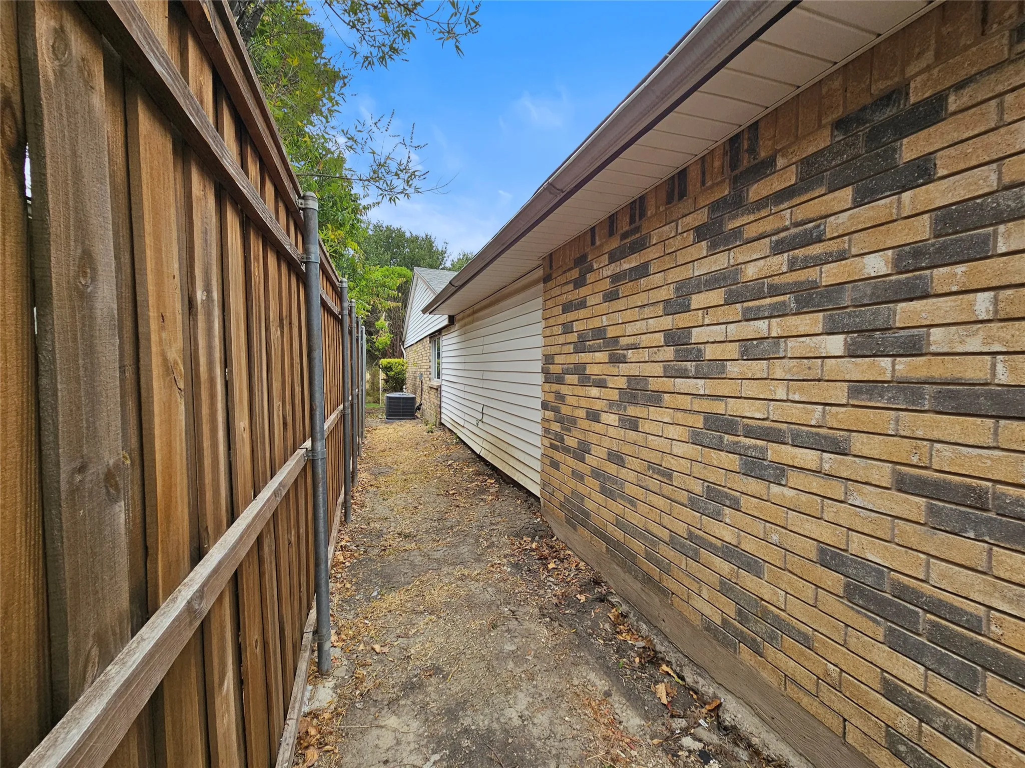Single Family Residence For Sale in Denton County , 5717 Terry Street, The Colony, Texas 75056, 3 Bedroom, 2 Bathroom, 1 Garage spaces, 1,727 Sqft, built in 1983, mls#21377365, Real Estate Agent in The Colony, Homes For Sale in Denton county, Homes For Sale in The Colony, Realtor in The Colony Texas, Real Estate Brokerage Independent Realty Texas, Luminita Cordes Realtor