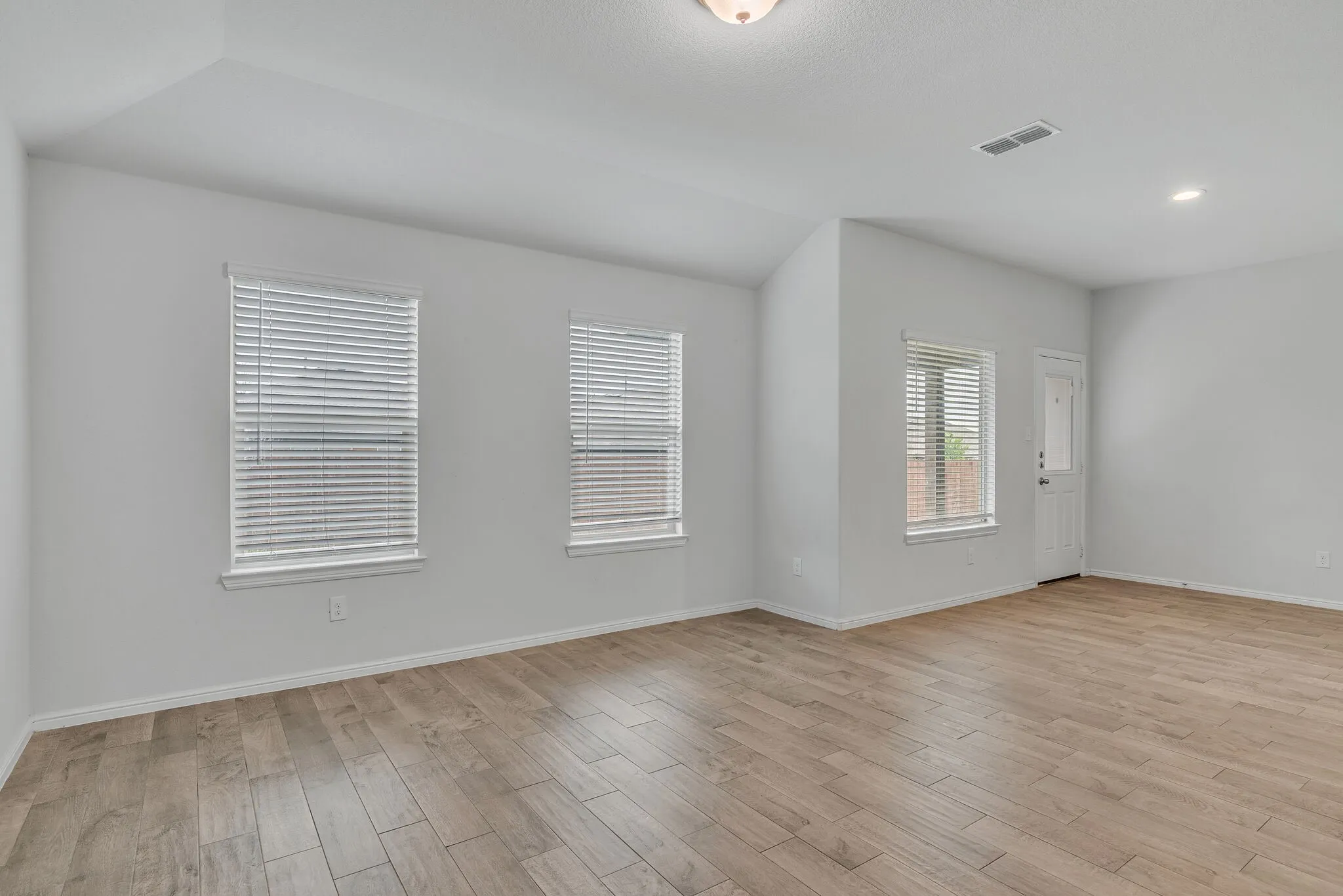 Single Family Residence For Rent in Tarrant County , 2225 Stallings Road, Fort Worth, Texas 76108, 4 Bedroom, 2 Bathroom, 2 Garage spaces, 1,795 Sqft, built in 2020, mls#21377366, Real Estate Agent in Fort Worth, Homes For Rent in Tarrant county, Homes For Rent in Fort Worth, Realtor in Fort Worth Texas, Real Estate Brokerage Independent Realty Texas, Luminita Cordes Realtor