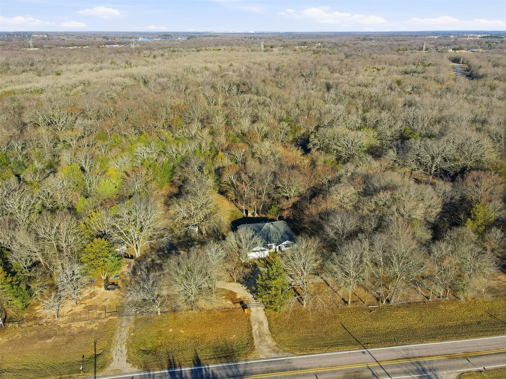 Single Family Residence For Sale in Hunt County , 5000 FM 2947, Greenville, Texas 75402, 3 Bedroom, 2 Bathroom, 2 Garage spaces, 1,756 Sqft, built in 2021, mls#21374747, Real Estate Agent in Greenville, Homes For Sale in Hunt county, Homes For Sale in Greenville, Realtor in Greenville Texas, Real Estate Brokerage Independent Realty Texas, Luminita Cordes Realtor