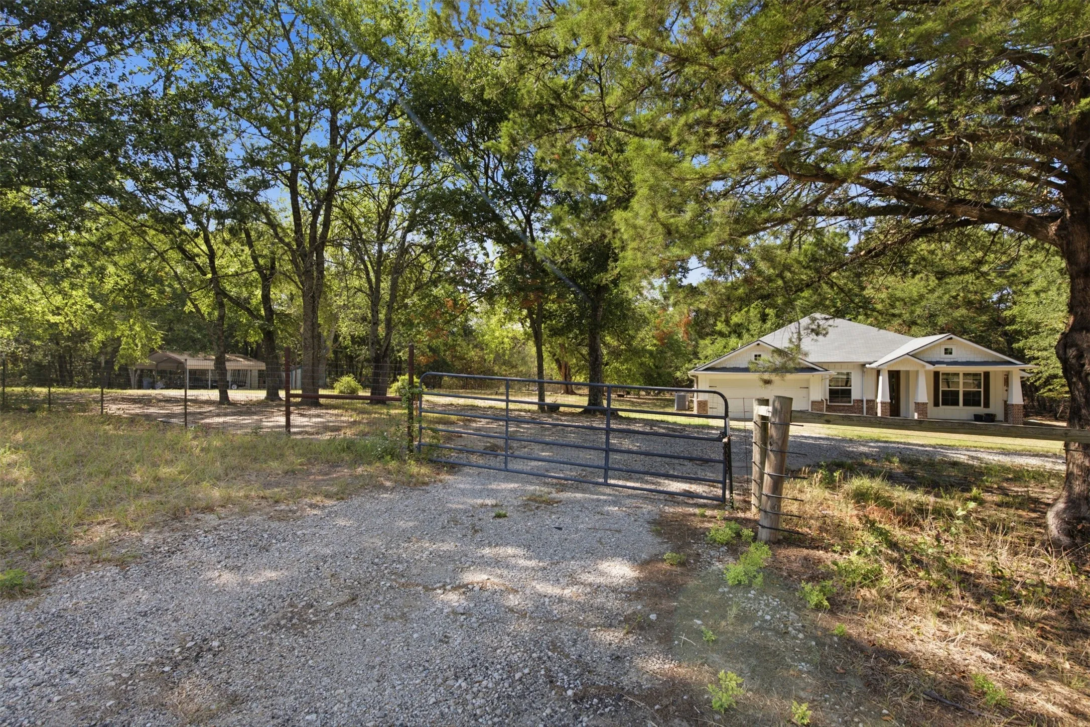 Single Family Residence For Sale in Hunt County , 5000 FM 2947, Greenville, Texas 75402, 3 Bedroom, 2 Bathroom, 2 Garage spaces, 1,756 Sqft, built in 2021, mls#21374747, Real Estate Agent in Greenville, Homes For Sale in Hunt county, Homes For Sale in Greenville, Realtor in Greenville Texas, Real Estate Brokerage Independent Realty Texas, Luminita Cordes Realtor
