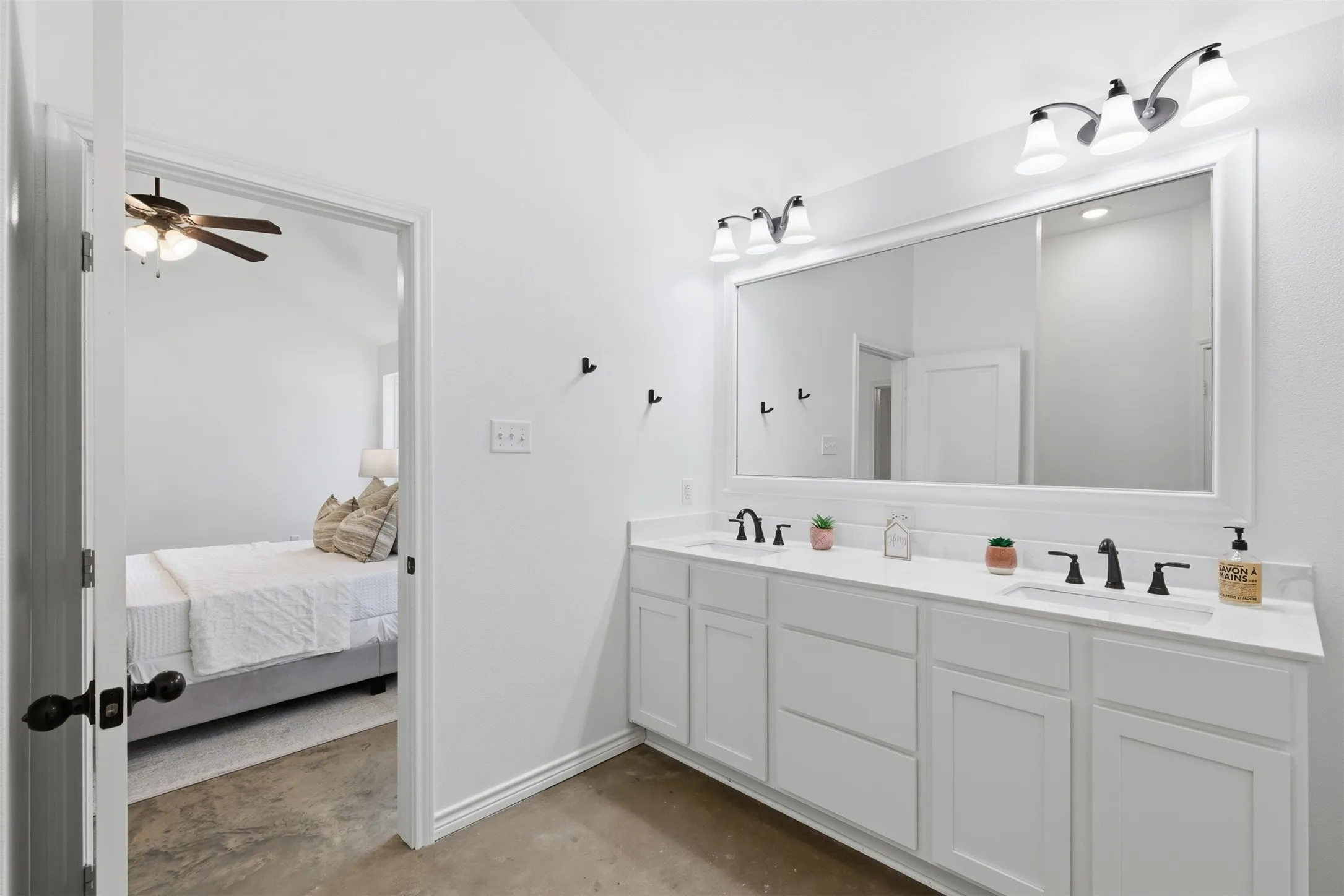 Single Family Residence For Sale in Hunt County , 5000 FM 2947, Greenville, Texas 75402, 3 Bedroom, 2 Bathroom, 2 Garage spaces, 1,756 Sqft, built in 2021, mls#21374747, Real Estate Agent in Greenville, Homes For Sale in Hunt county, Homes For Sale in Greenville, Realtor in Greenville Texas, Real Estate Brokerage Independent Realty Texas, Luminita Cordes Realtor