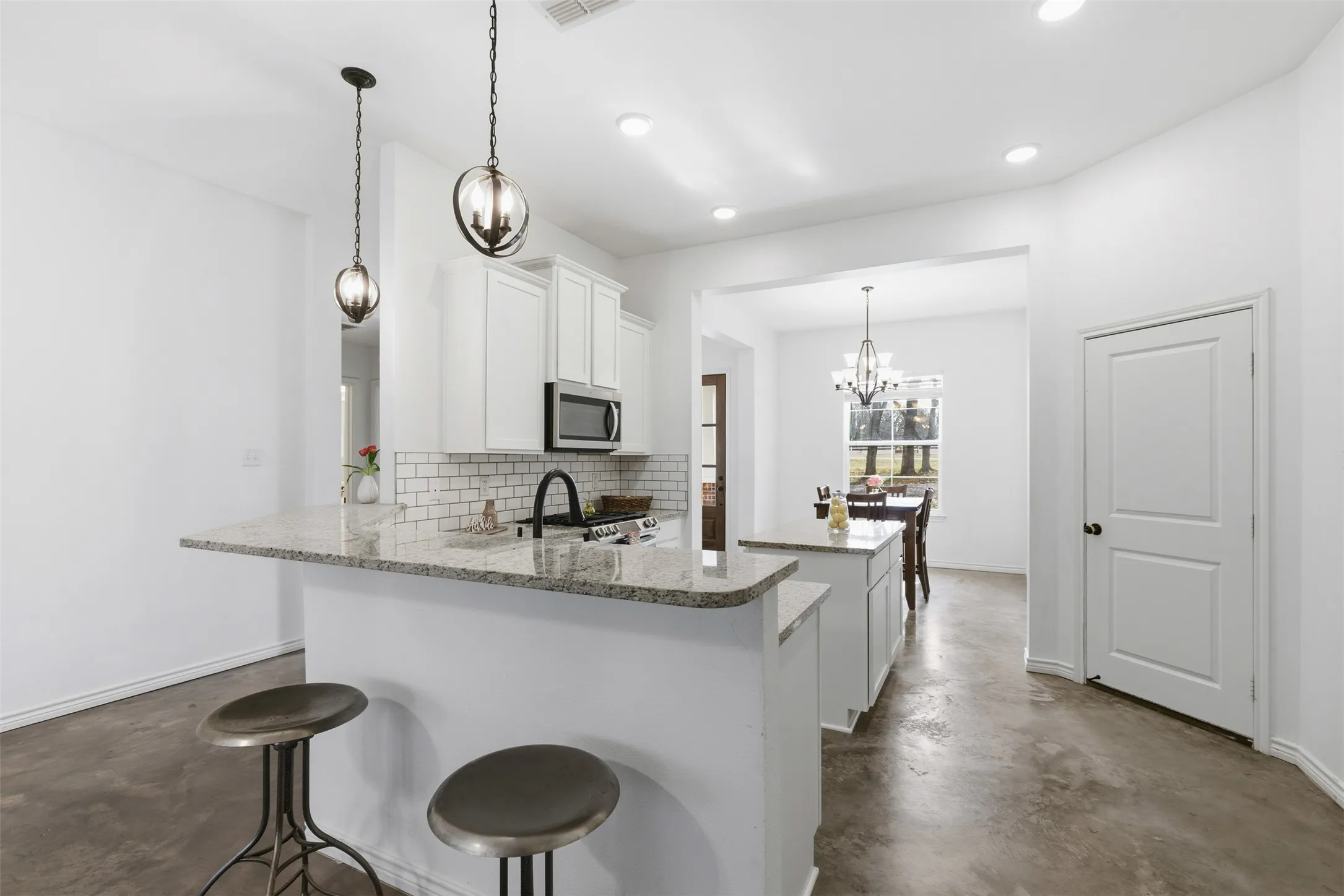 Single Family Residence For Sale in Hunt County , 5000 FM 2947, Greenville, Texas 75402, 3 Bedroom, 2 Bathroom, 2 Garage spaces, 1,756 Sqft, built in 2021, mls#21374747, Real Estate Agent in Greenville, Homes For Sale in Hunt county, Homes For Sale in Greenville, Realtor in Greenville Texas, Real Estate Brokerage Independent Realty Texas, Luminita Cordes Realtor