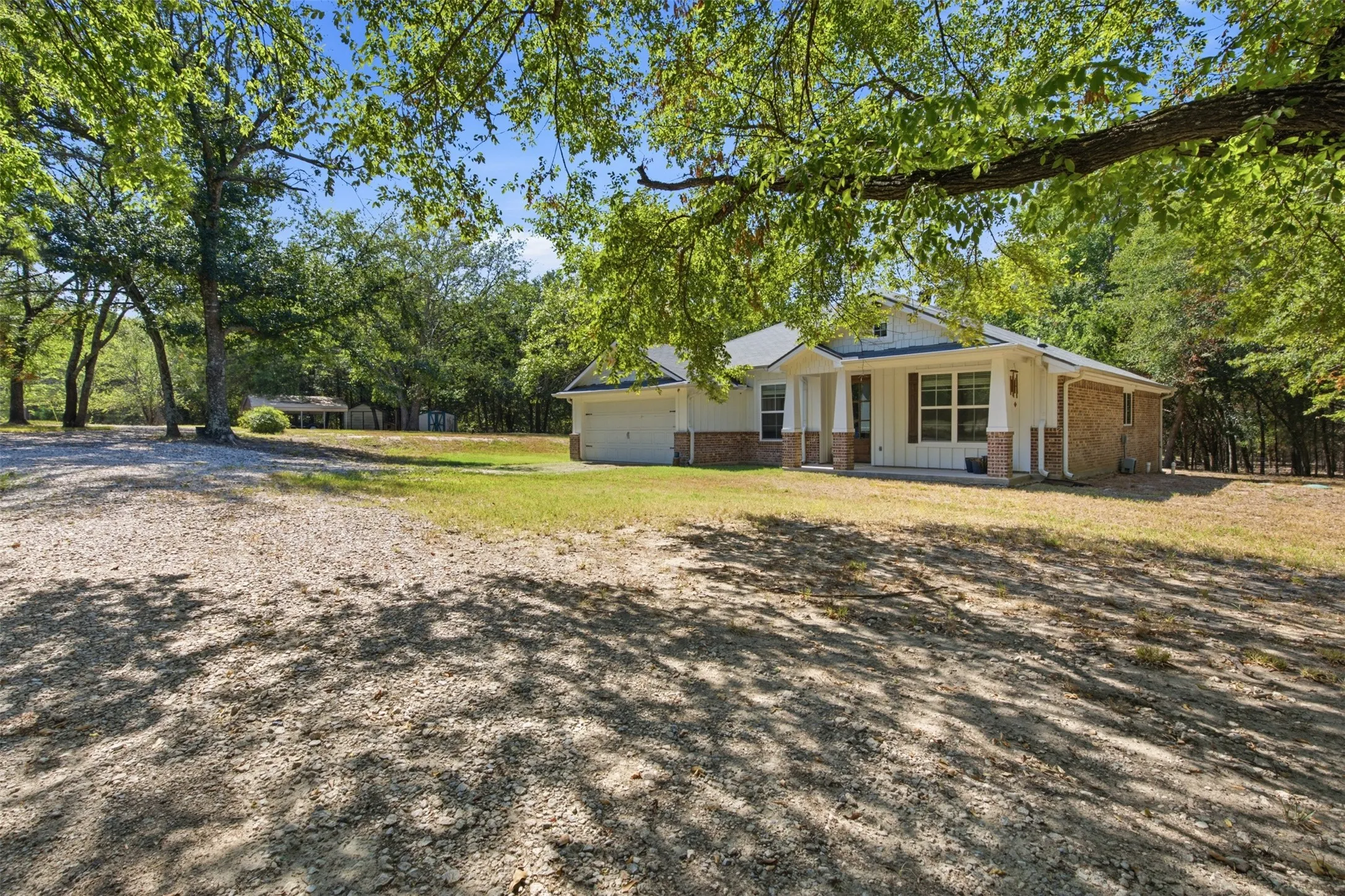 Single Family Residence For Sale in Hunt County , 5000 FM 2947, Greenville, Texas 75402, 3 Bedroom, 2 Bathroom, 2 Garage spaces, 1,756 Sqft, built in 2021, mls#21374747, Real Estate Agent in Greenville, Homes For Sale in Hunt county, Homes For Sale in Greenville, Realtor in Greenville Texas, Real Estate Brokerage Independent Realty Texas, Luminita Cordes Realtor