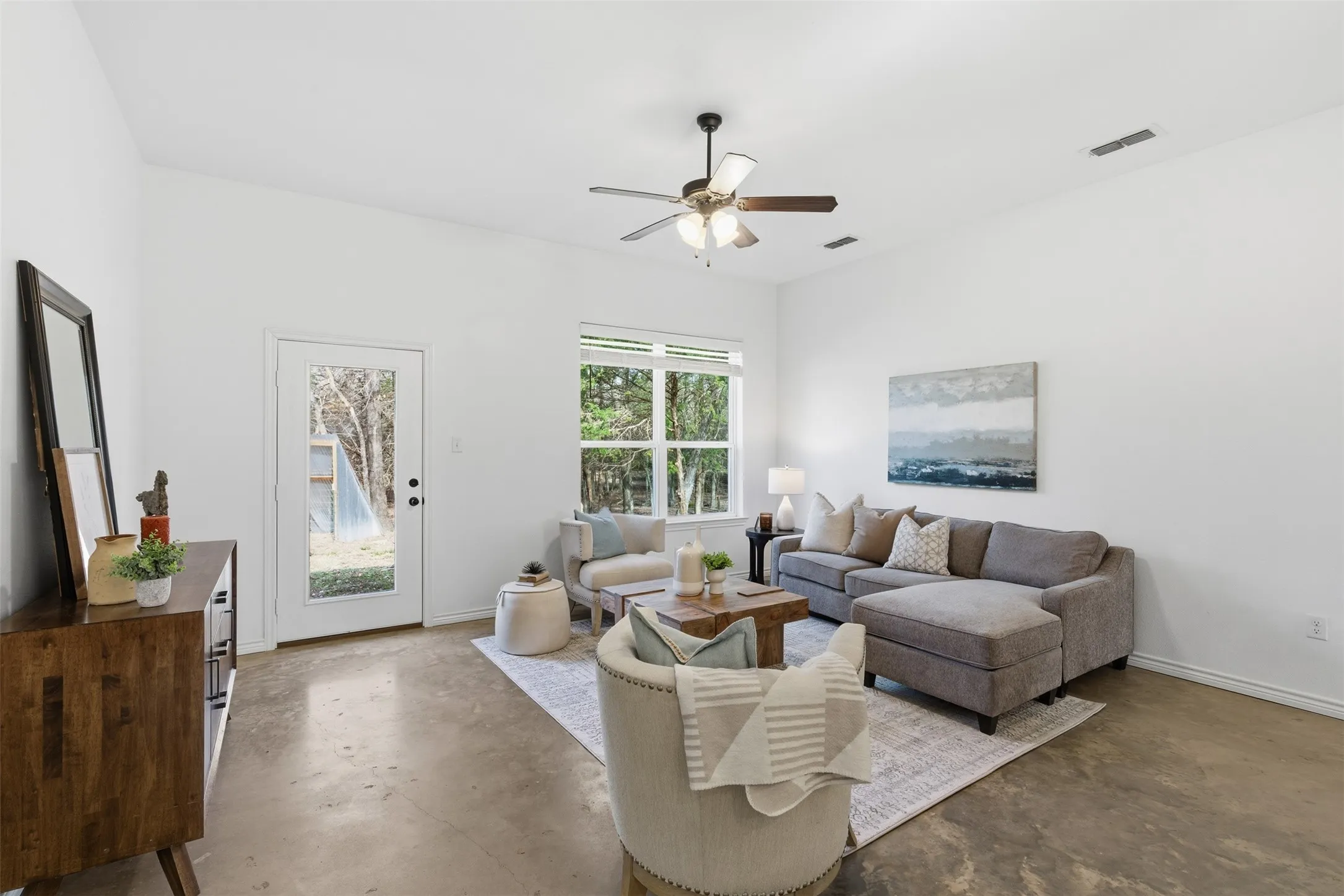 Single Family Residence For Sale in Hunt County , 5000 FM 2947, Greenville, Texas 75402, 3 Bedroom, 2 Bathroom, 2 Garage spaces, 1,756 Sqft, built in 2021, mls#21374747, Real Estate Agent in Greenville, Homes For Sale in Hunt county, Homes For Sale in Greenville, Realtor in Greenville Texas, Real Estate Brokerage Independent Realty Texas, Luminita Cordes Realtor