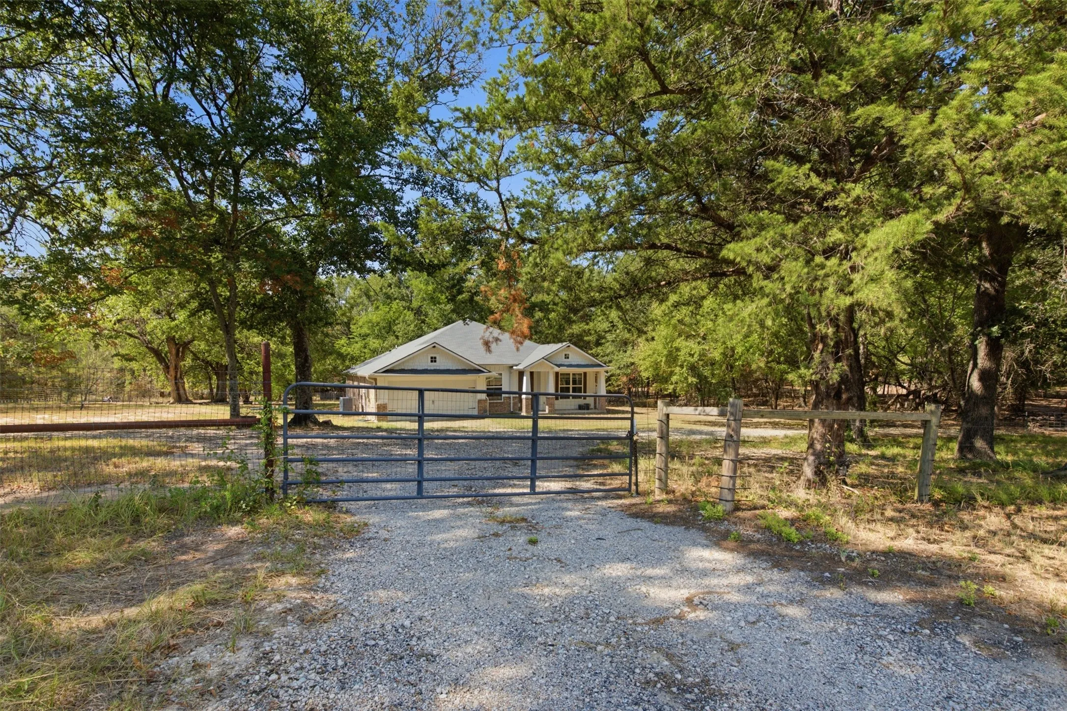 Single Family Residence For Sale in Hunt County , 5000 FM 2947, Greenville, Texas 75402, 3 Bedroom, 2 Bathroom, 2 Garage spaces, 1,756 Sqft, built in 2021, mls#21374747, Real Estate Agent in Greenville, Homes For Sale in Hunt county, Homes For Sale in Greenville, Realtor in Greenville Texas, Real Estate Brokerage Independent Realty Texas, Luminita Cordes Realtor