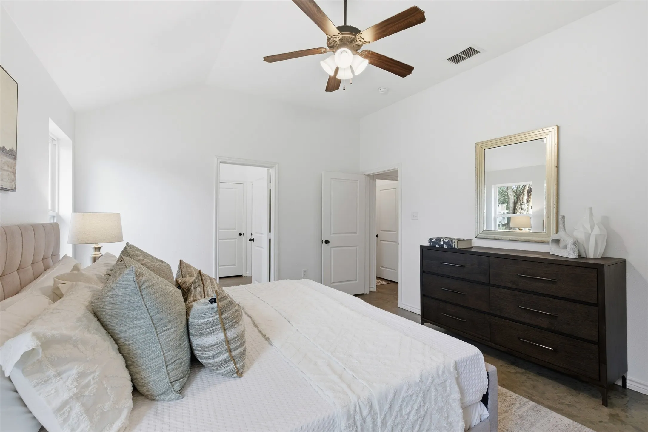 Single Family Residence For Sale in Hunt County , 5000 FM 2947, Greenville, Texas 75402, 3 Bedroom, 2 Bathroom, 2 Garage spaces, 1,756 Sqft, built in 2021, mls#21374747, Real Estate Agent in Greenville, Homes For Sale in Hunt county, Homes For Sale in Greenville, Realtor in Greenville Texas, Real Estate Brokerage Independent Realty Texas, Luminita Cordes Realtor