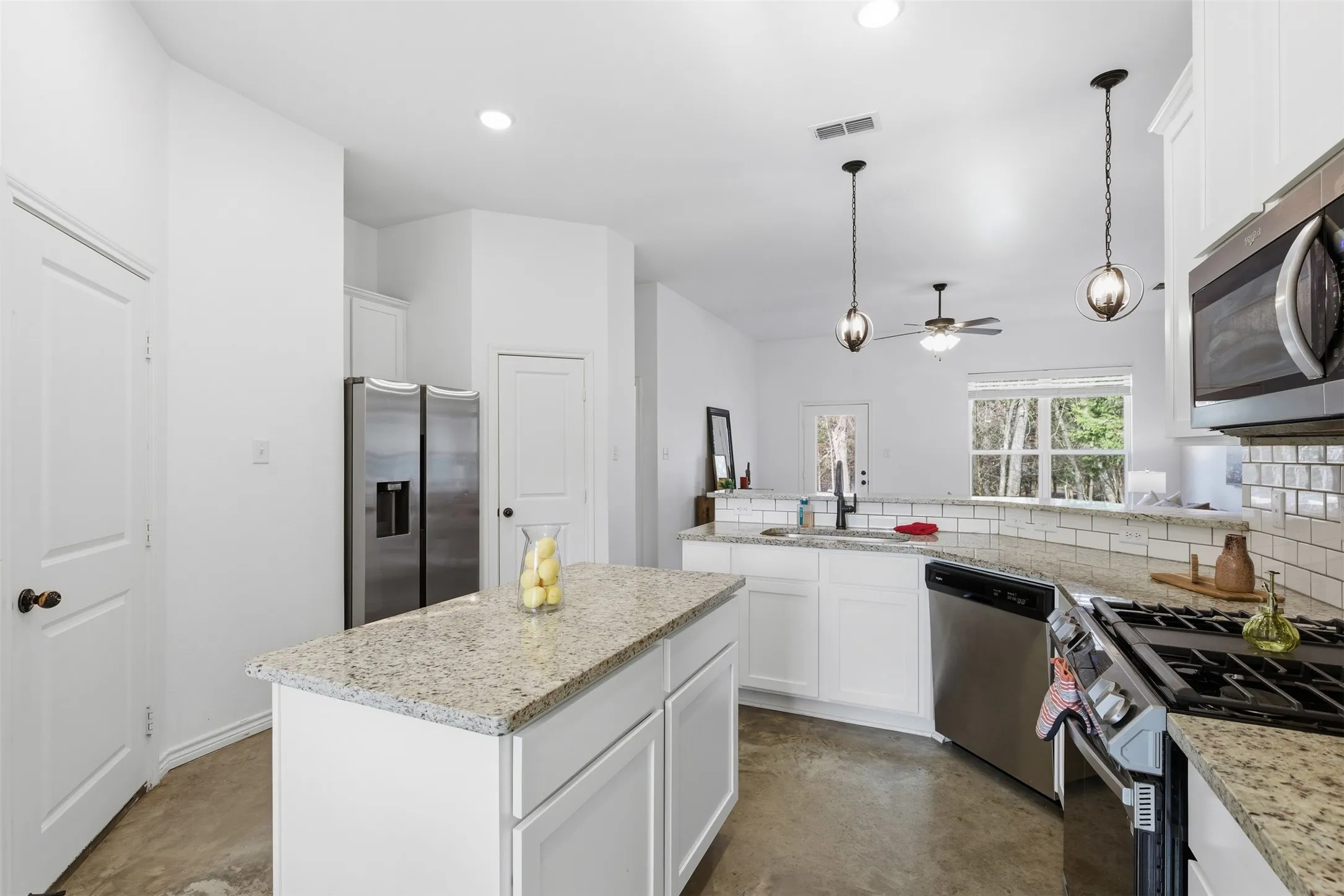 Single Family Residence For Sale in Hunt County , 5000 FM 2947, Greenville, Texas 75402, 3 Bedroom, 2 Bathroom, 2 Garage spaces, 1,756 Sqft, built in 2021, mls#21374747, Real Estate Agent in Greenville, Homes For Sale in Hunt county, Homes For Sale in Greenville, Realtor in Greenville Texas, Real Estate Brokerage Independent Realty Texas, Luminita Cordes Realtor