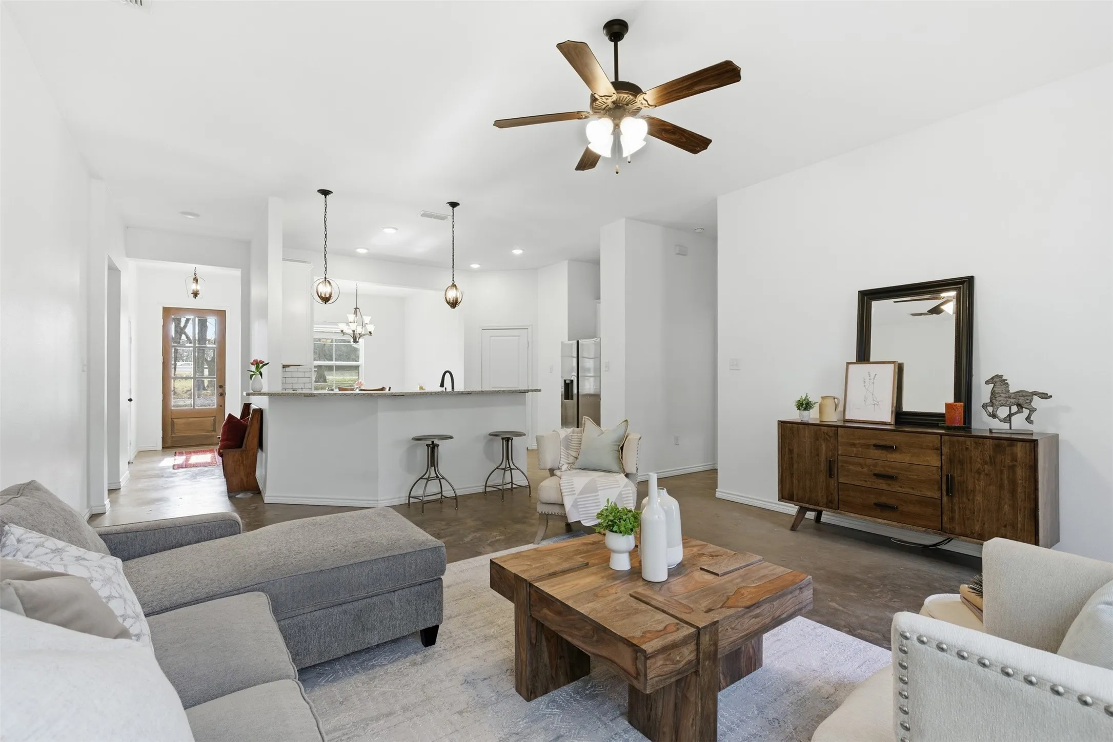 Single Family Residence For Sale in Hunt County , 5000 FM 2947, Greenville, Texas 75402, 3 Bedroom, 2 Bathroom, 2 Garage spaces, 1,756 Sqft, built in 2021, mls#21374747, Real Estate Agent in Greenville, Homes For Sale in Hunt county, Homes For Sale in Greenville, Realtor in Greenville Texas, Real Estate Brokerage Independent Realty Texas, Luminita Cordes Realtor