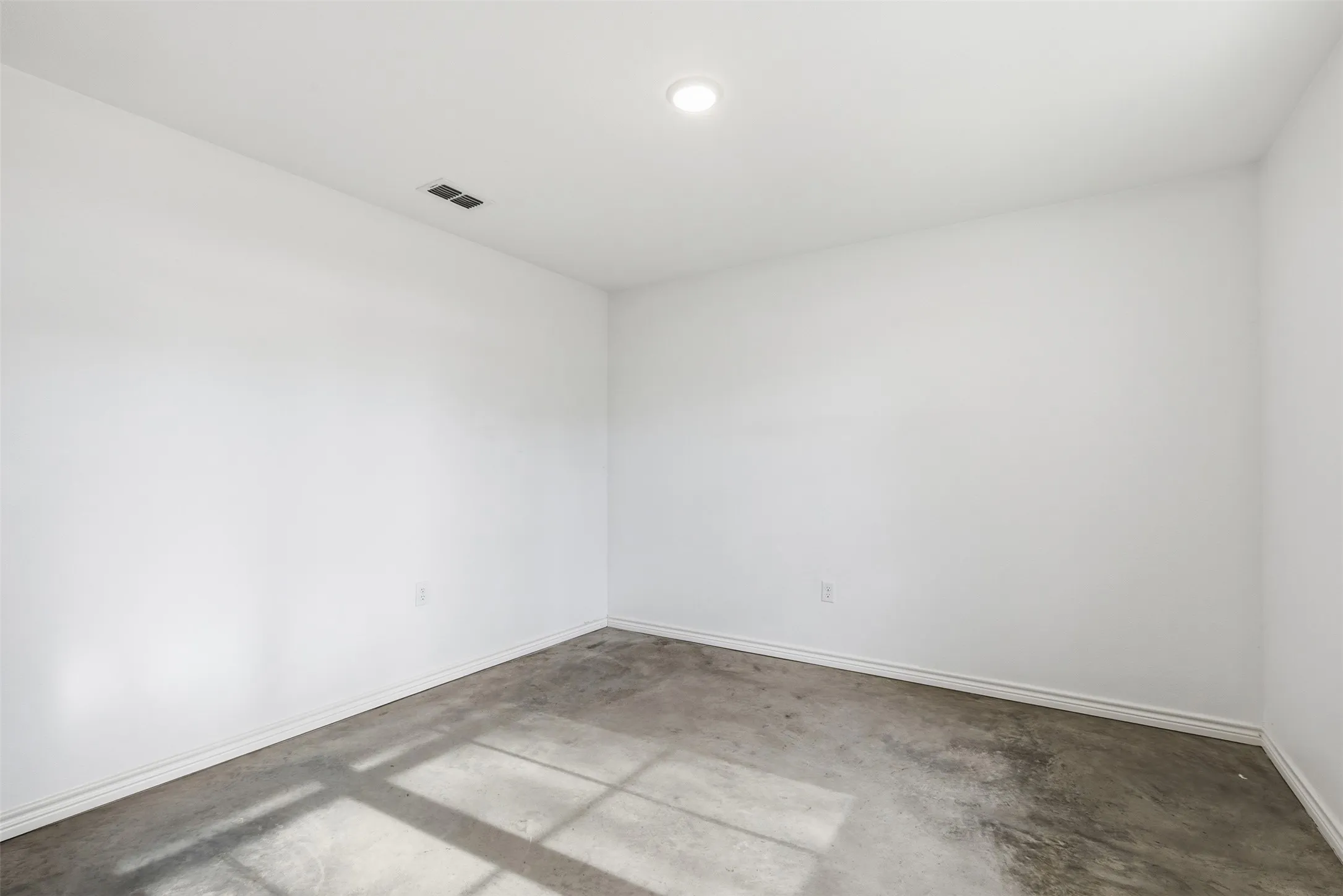 Single Family Residence For Sale in Hunt County , 5000 FM 2947, Greenville, Texas 75402, 3 Bedroom, 2 Bathroom, 2 Garage spaces, 1,756 Sqft, built in 2021, mls#21374747, Real Estate Agent in Greenville, Homes For Sale in Hunt county, Homes For Sale in Greenville, Realtor in Greenville Texas, Real Estate Brokerage Independent Realty Texas, Luminita Cordes Realtor