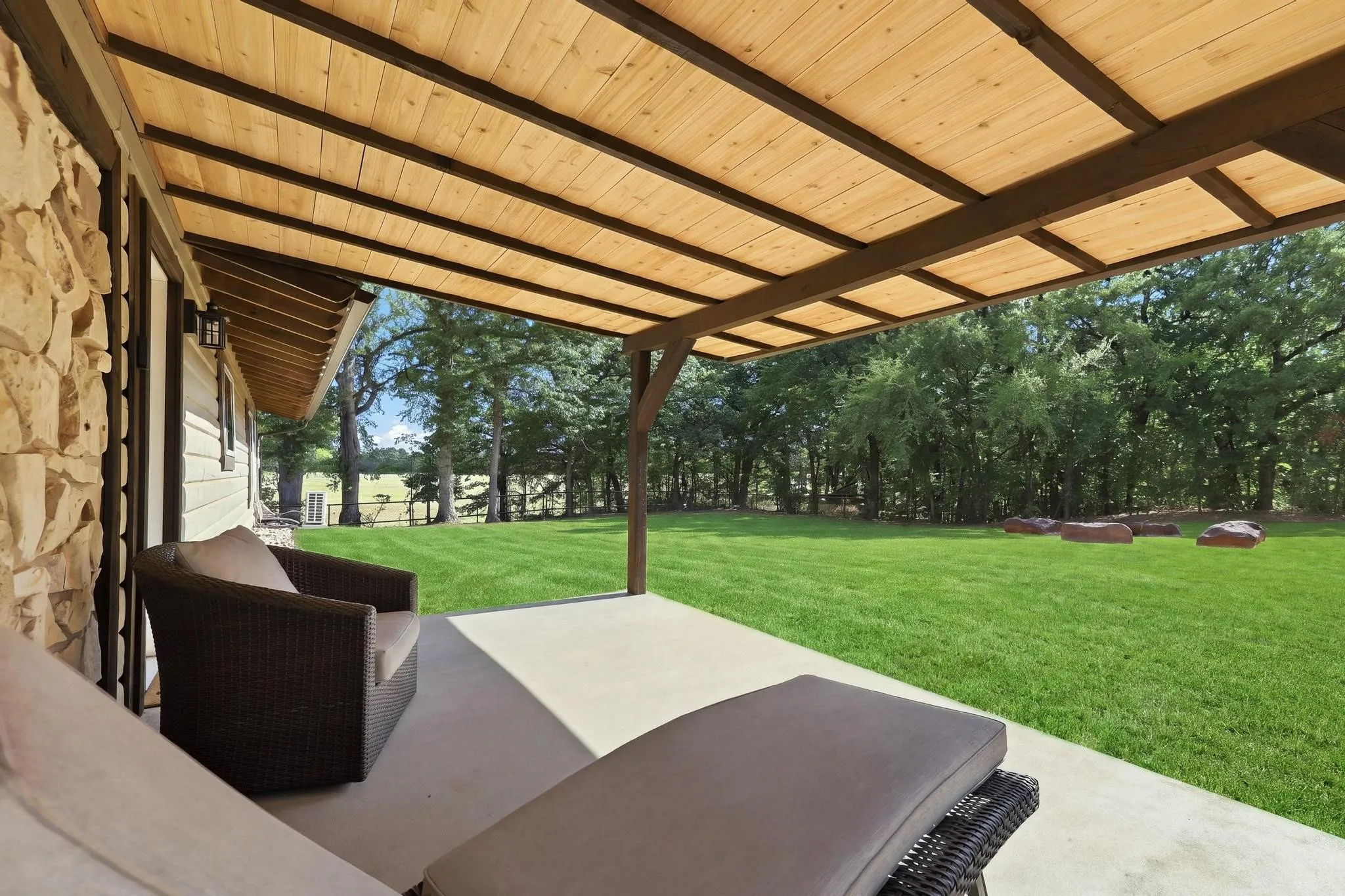 Single Family Residence For Sale in Grayson County , 230 Frosty Hollow Road, Denison, Texas 75021, 5 Bedroom, 3 Bathroom, Garage spaces, 2,700 Sqft, built in 1976, mls#21375834, Real Estate Agent in Denison, Homes For Sale in Grayson county, Homes For Sale in Denison, Realtor in Denison Texas, Real Estate Brokerage Independent Realty Texas, Luminita Cordes Realtor