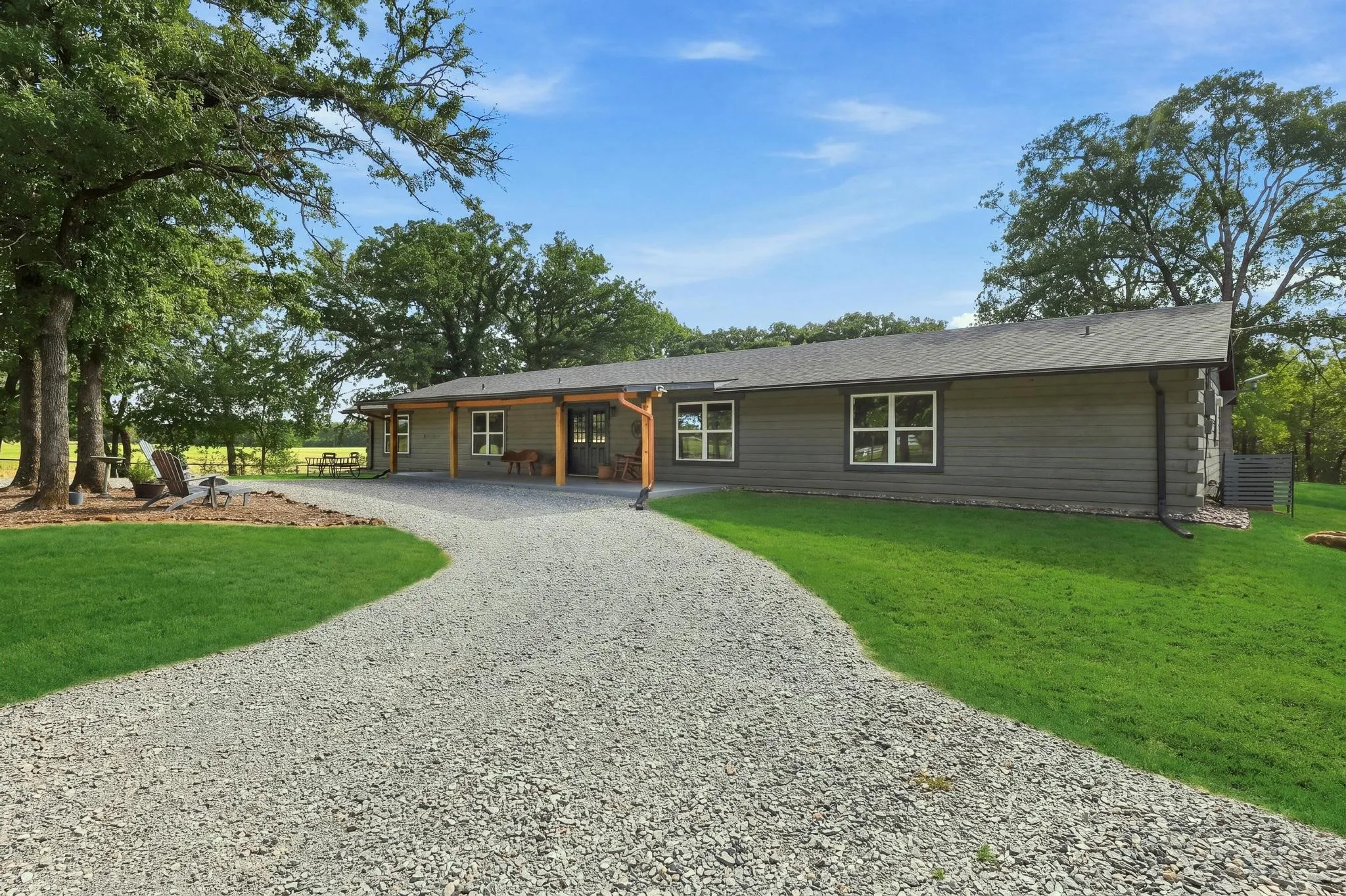 Single Family Residence For Sale in Grayson County , 230 Frosty Hollow Road, Denison, Texas 75021, 5 Bedroom, 3 Bathroom, Garage spaces, 2,700 Sqft, built in 1976, mls#21375834, Real Estate Agent in Denison, Homes For Sale in Grayson county, Homes For Sale in Denison, Realtor in Denison Texas, Real Estate Brokerage Independent Realty Texas, Luminita Cordes Realtor