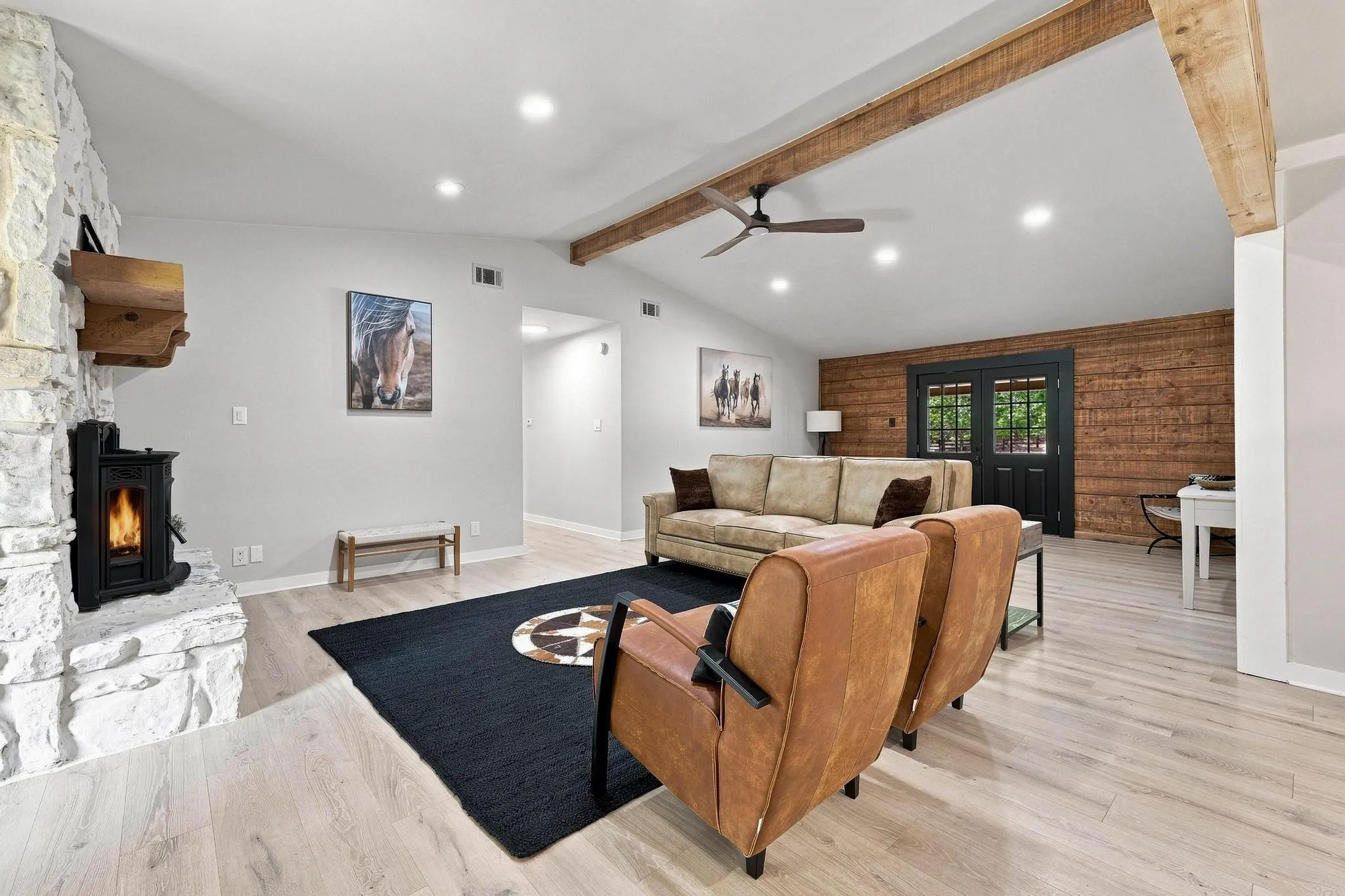 Single Family Residence For Sale in Grayson County , 230 Frosty Hollow Road, Denison, Texas 75021, 5 Bedroom, 3 Bathroom, Garage spaces, 2,700 Sqft, built in 1976, mls#21375834, Real Estate Agent in Denison, Homes For Sale in Grayson county, Homes For Sale in Denison, Realtor in Denison Texas, Real Estate Brokerage Independent Realty Texas, Luminita Cordes Realtor