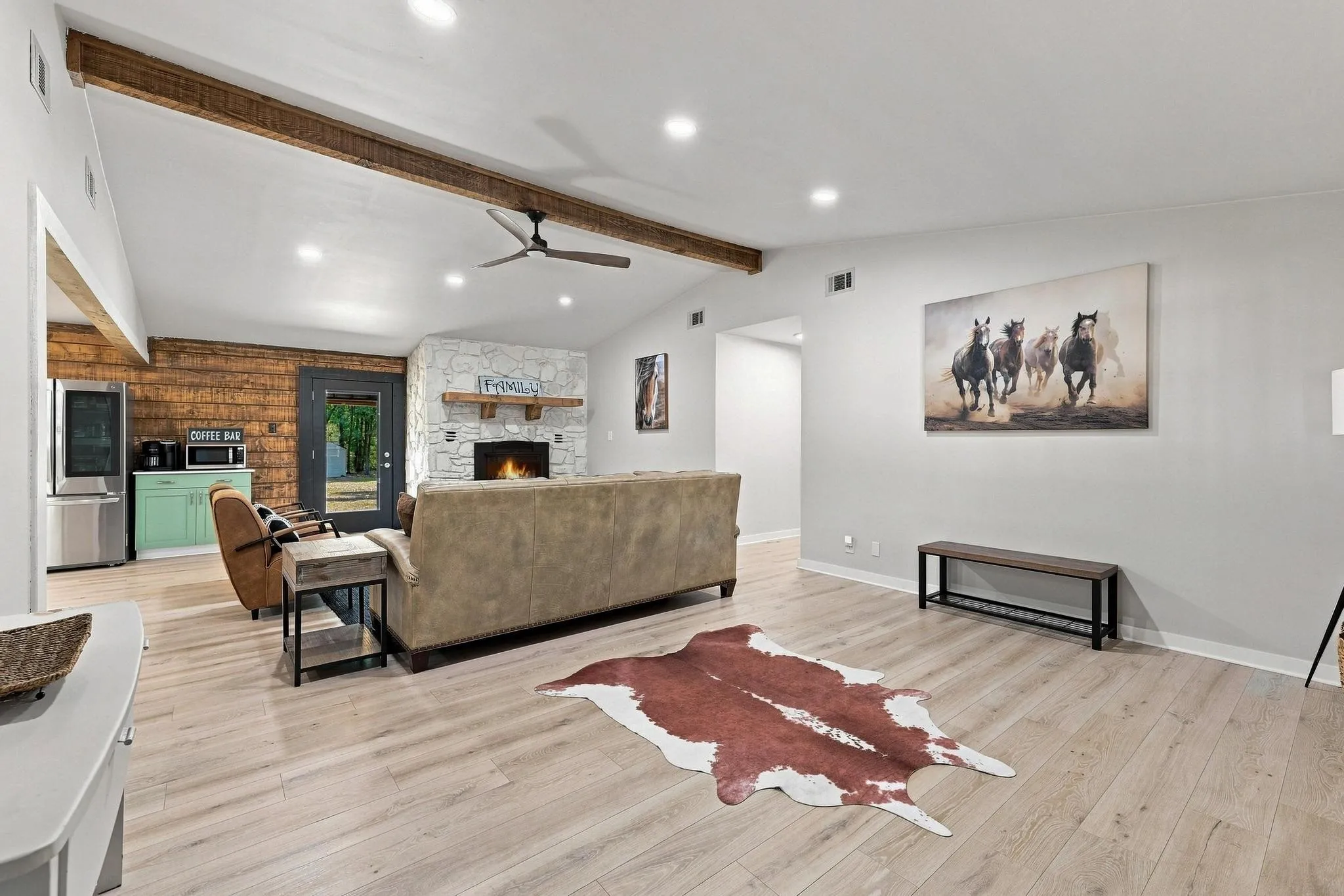 Single Family Residence For Sale in Grayson County , 230 Frosty Hollow Road, Denison, Texas 75021, 5 Bedroom, 3 Bathroom, Garage spaces, 2,700 Sqft, built in 1976, mls#21375834, Real Estate Agent in Denison, Homes For Sale in Grayson county, Homes For Sale in Denison, Realtor in Denison Texas, Real Estate Brokerage Independent Realty Texas, Luminita Cordes Realtor