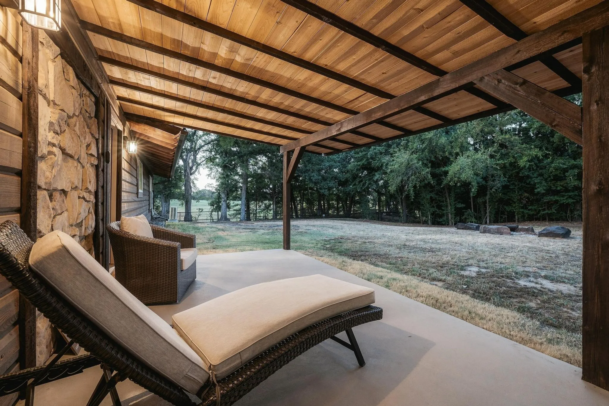 Single Family Residence For Sale in Grayson County , 230 Frosty Hollow Road, Denison, Texas 75021, 5 Bedroom, 3 Bathroom, Garage spaces, 2,700 Sqft, built in 1976, mls#21375834, Real Estate Agent in Denison, Homes For Sale in Grayson county, Homes For Sale in Denison, Realtor in Denison Texas, Real Estate Brokerage Independent Realty Texas, Luminita Cordes Realtor