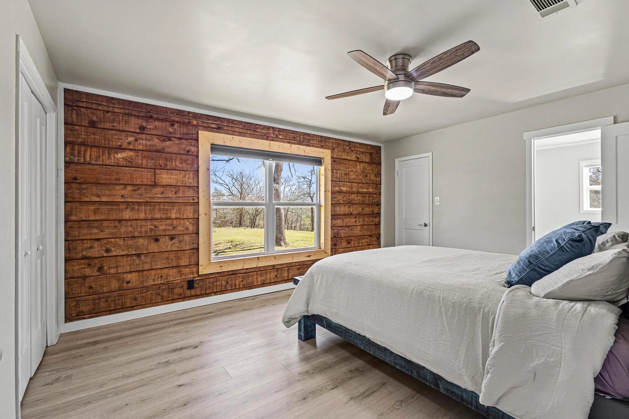 Single Family Residence For Sale in Grayson County , 230 Frosty Hollow Road, Denison, Texas 75021, 5 Bedroom, 3 Bathroom, Garage spaces, 2,700 Sqft, built in 1976, mls#21375834, Real Estate Agent in Denison, Homes For Sale in Grayson county, Homes For Sale in Denison, Realtor in Denison Texas, Real Estate Brokerage Independent Realty Texas, Luminita Cordes Realtor