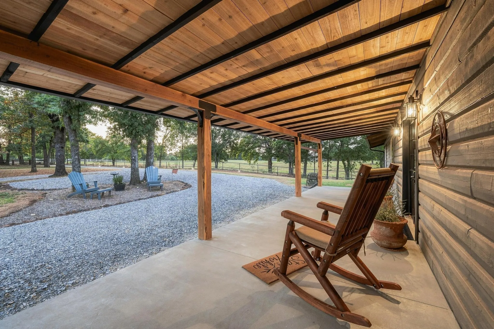 Single Family Residence For Sale in Grayson County , 230 Frosty Hollow Road, Denison, Texas 75021, 5 Bedroom, 3 Bathroom, Garage spaces, 2,700 Sqft, built in 1976, mls#21375834, Real Estate Agent in Denison, Homes For Sale in Grayson county, Homes For Sale in Denison, Realtor in Denison Texas, Real Estate Brokerage Independent Realty Texas, Luminita Cordes Realtor