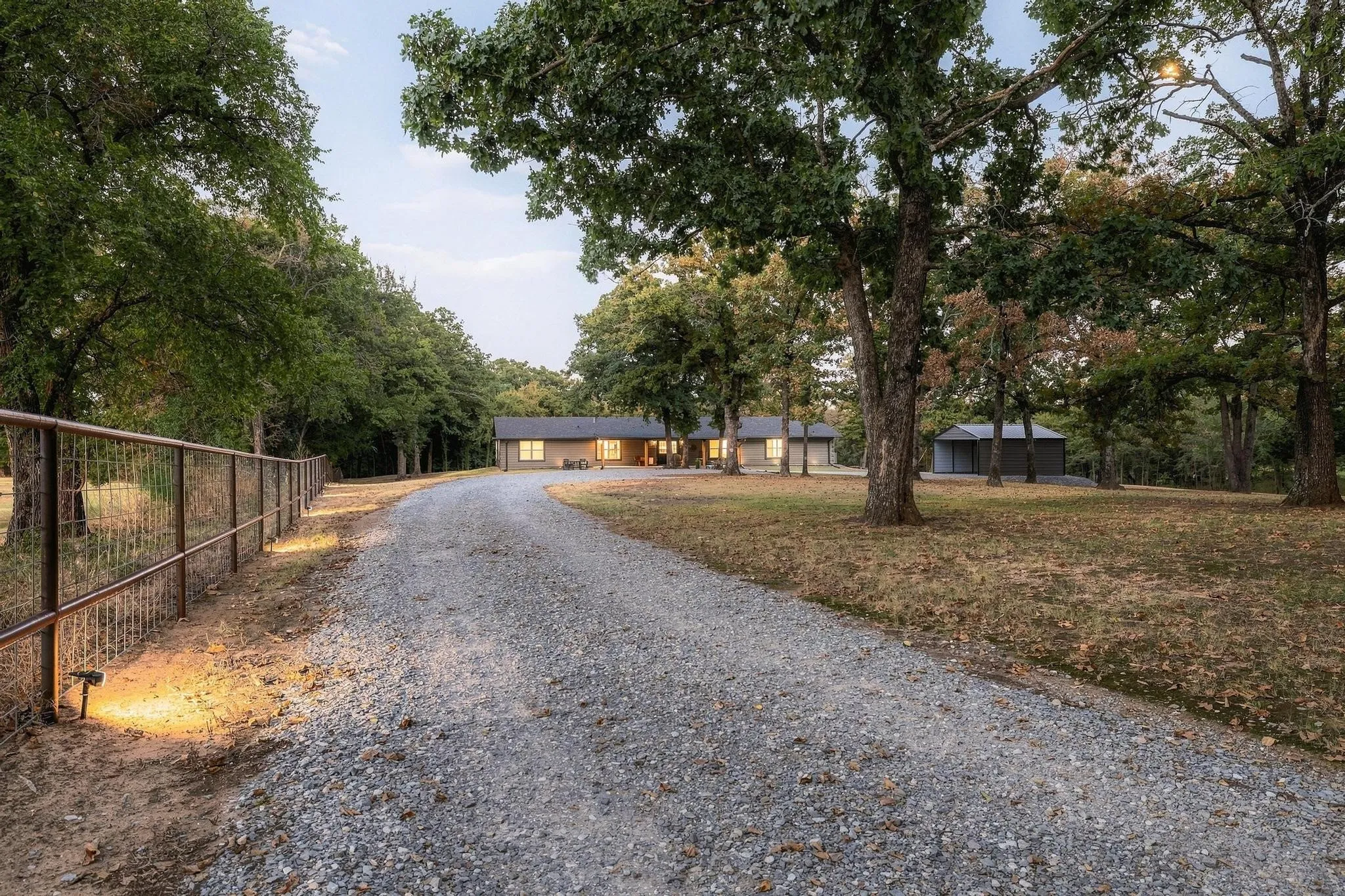 Single Family Residence For Sale in Grayson County , 230 Frosty Hollow Road, Denison, Texas 75021, 5 Bedroom, 3 Bathroom, Garage spaces, 2,700 Sqft, built in 1976, mls#21375834, Real Estate Agent in Denison, Homes For Sale in Grayson county, Homes For Sale in Denison, Realtor in Denison Texas, Real Estate Brokerage Independent Realty Texas, Luminita Cordes Realtor