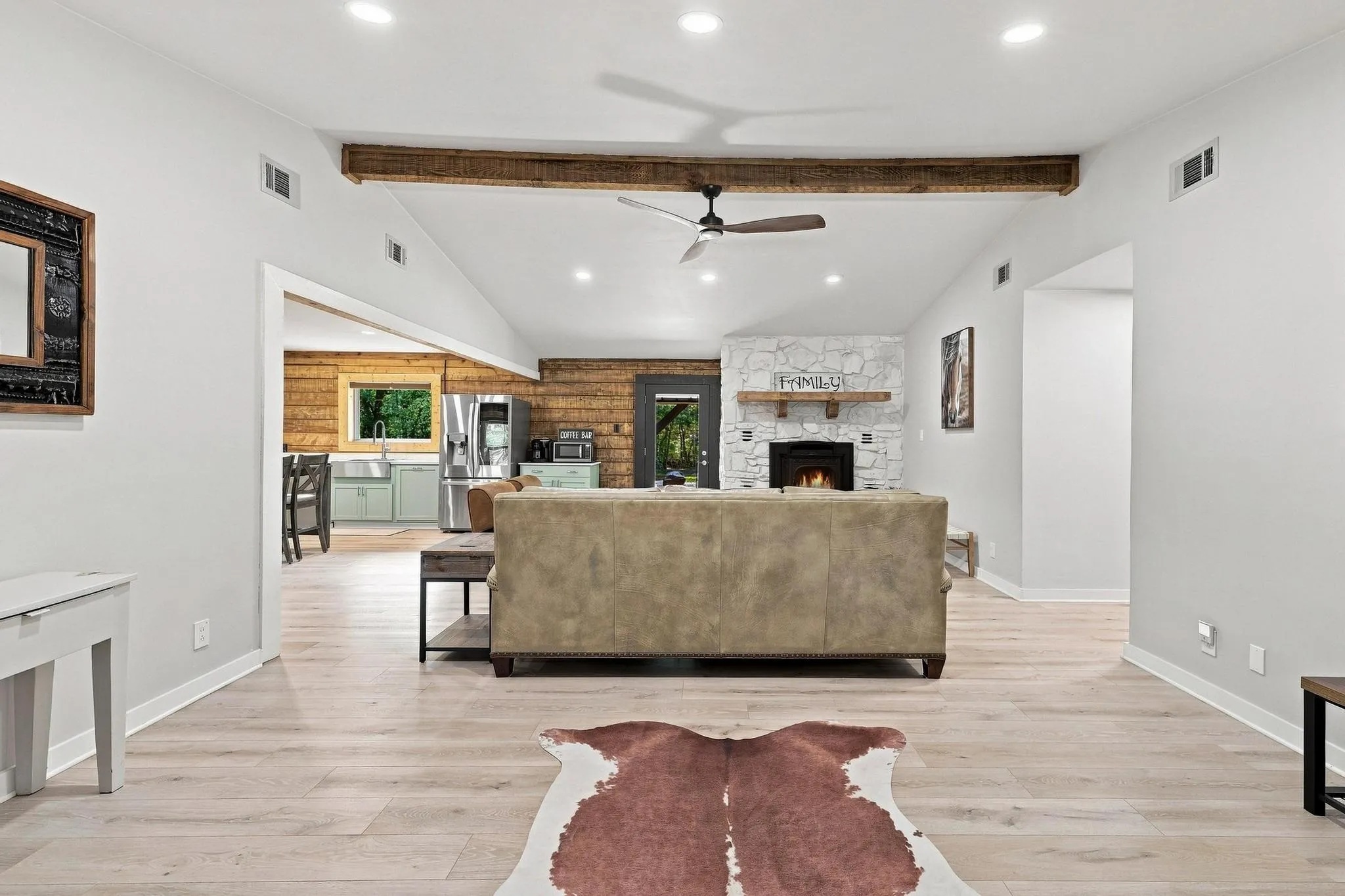 Single Family Residence For Sale in Grayson County , 230 Frosty Hollow Road, Denison, Texas 75021, 5 Bedroom, 3 Bathroom, Garage spaces, 2,700 Sqft, built in 1976, mls#21375834, Real Estate Agent in Denison, Homes For Sale in Grayson county, Homes For Sale in Denison, Realtor in Denison Texas, Real Estate Brokerage Independent Realty Texas, Luminita Cordes Realtor