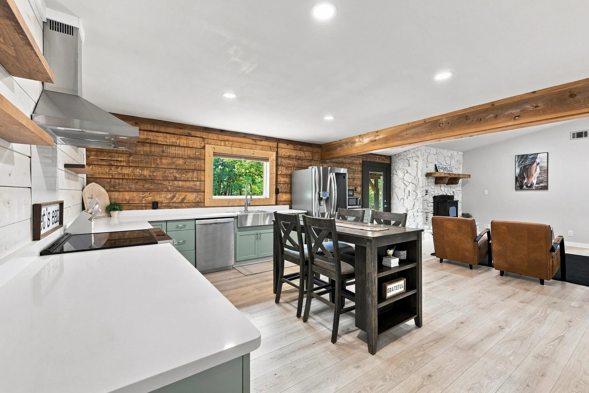 Single Family Residence For Sale in Grayson County , 230 Frosty Hollow Road, Denison, Texas 75021, 5 Bedroom, 3 Bathroom, Garage spaces, 2,700 Sqft, built in 1976, mls#21375834, Real Estate Agent in Denison, Homes For Sale in Grayson county, Homes For Sale in Denison, Realtor in Denison Texas, Real Estate Brokerage Independent Realty Texas, Luminita Cordes Realtor