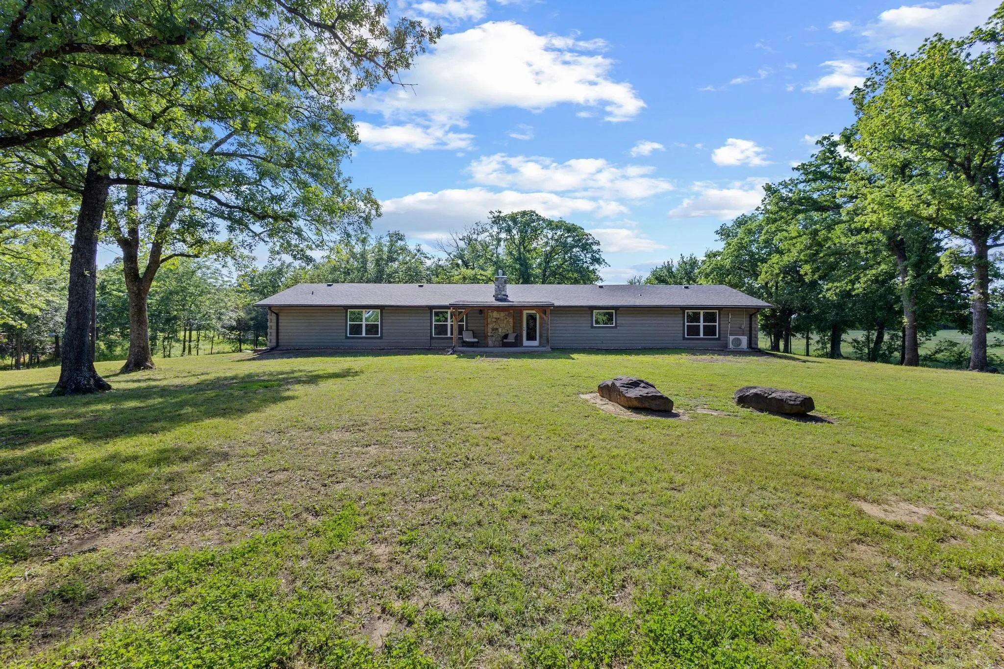 Single Family Residence For Sale in Grayson County , 230 Frosty Hollow Road, Denison, Texas 75021, 5 Bedroom, 3 Bathroom, Garage spaces, 2,700 Sqft, built in 1976, mls#21375834, Real Estate Agent in Denison, Homes For Sale in Grayson county, Homes For Sale in Denison, Realtor in Denison Texas, Real Estate Brokerage Independent Realty Texas, Luminita Cordes Realtor