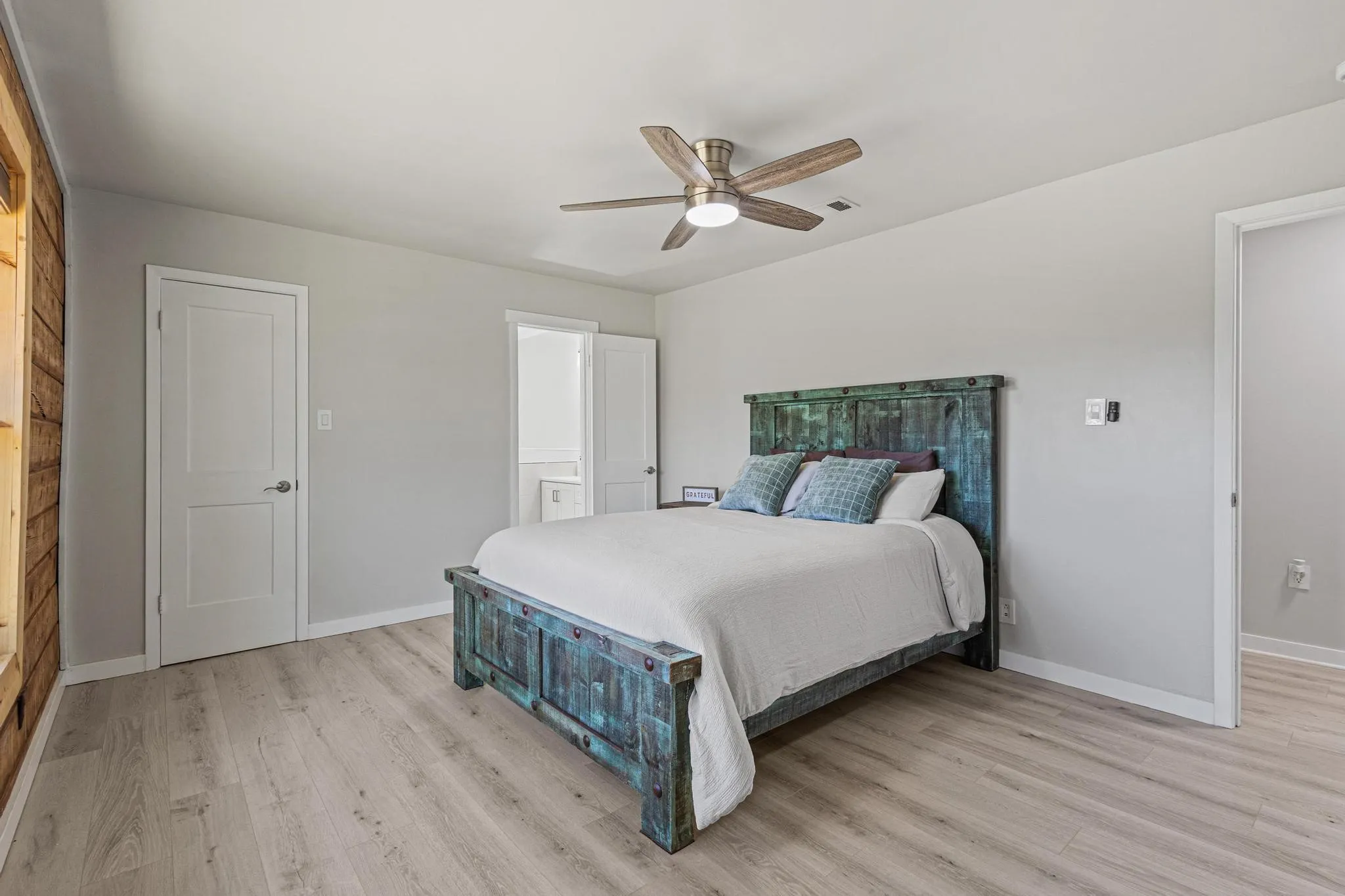 Single Family Residence For Sale in Grayson County , 230 Frosty Hollow Road, Denison, Texas 75021, 5 Bedroom, 3 Bathroom, Garage spaces, 2,700 Sqft, built in 1976, mls#21375834, Real Estate Agent in Denison, Homes For Sale in Grayson county, Homes For Sale in Denison, Realtor in Denison Texas, Real Estate Brokerage Independent Realty Texas, Luminita Cordes Realtor