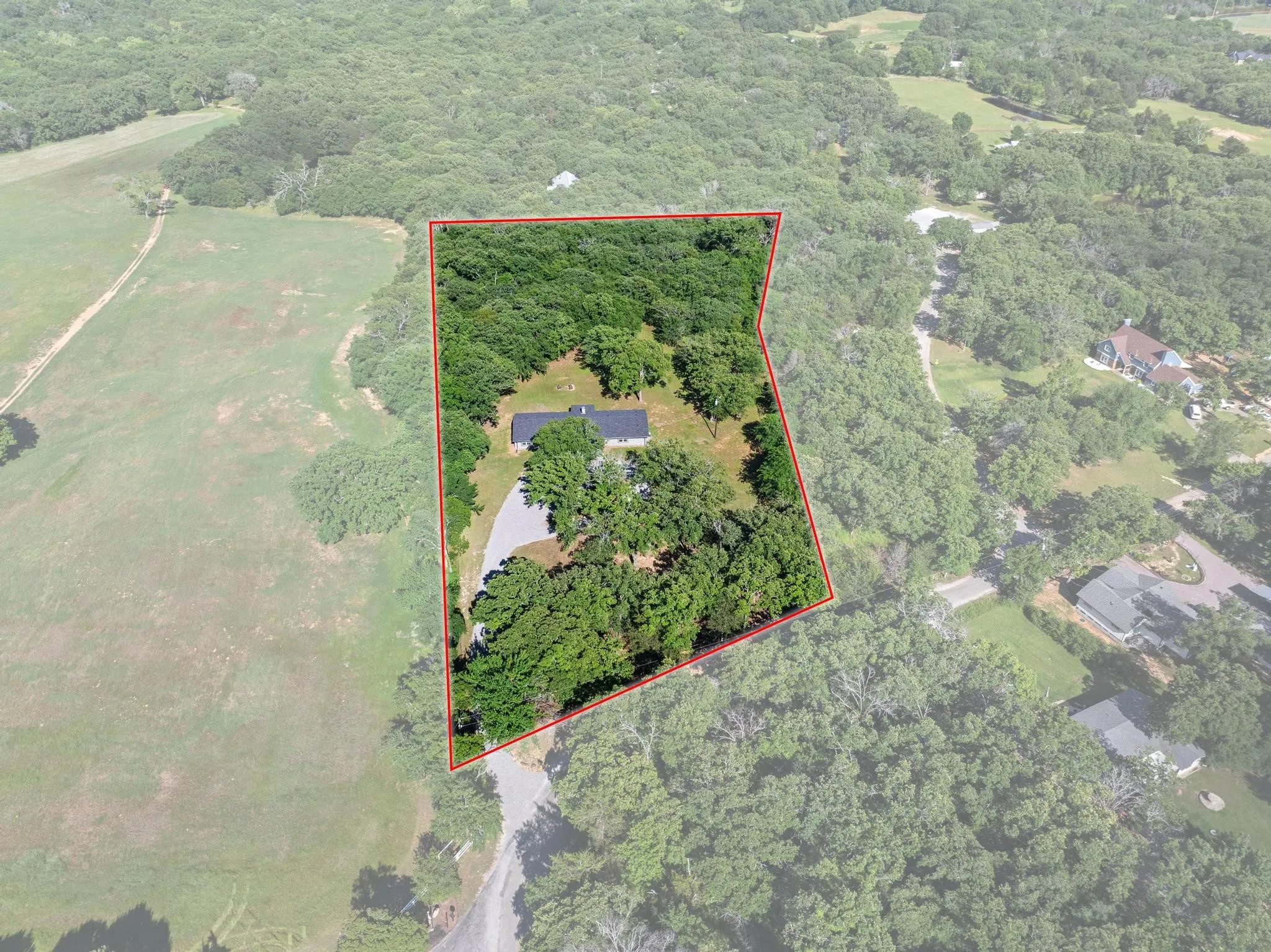 Single Family Residence For Sale in Grayson County , 230 Frosty Hollow Road, Denison, Texas 75021, 5 Bedroom, 3 Bathroom, Garage spaces, 2,700 Sqft, built in 1976, mls#21375834, Real Estate Agent in Denison, Homes For Sale in Grayson county, Homes For Sale in Denison, Realtor in Denison Texas, Real Estate Brokerage Independent Realty Texas, Luminita Cordes Realtor