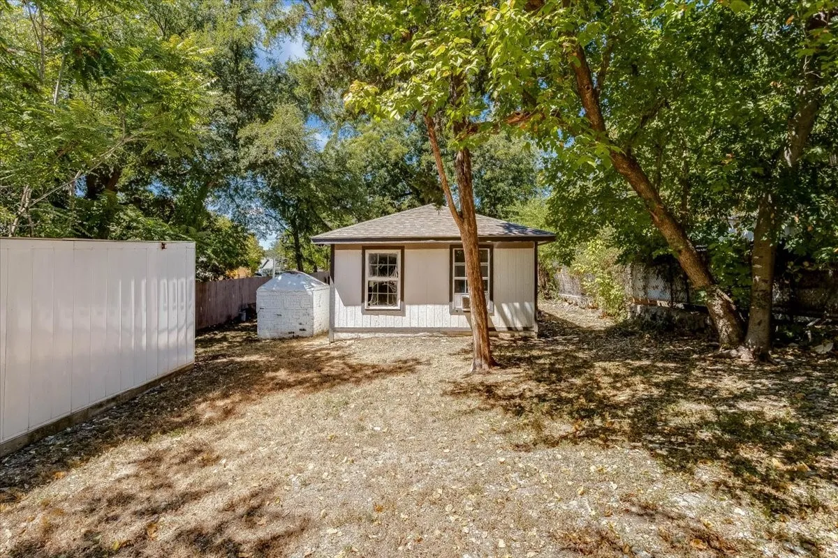Quadruplex For Sale in Dallas County , 930 S Vernon Avenue, Dallas, Texas 75208, 6 Bedroom, 5 Bathroom, Garage spaces, 2,649 Sqft, built in 1980, mls#21376655, Real Estate Agent in Dallas, Homes For Sale in Dallas county, Homes For Sale in Dallas, Realtor in Dallas Texas, Real Estate Brokerage Independent Realty Texas, Luminita Cordes Realtor