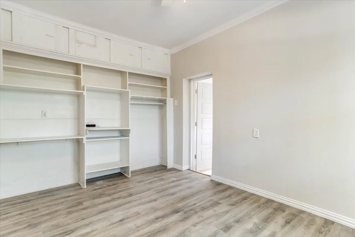 Office space/bedroom Unit 2