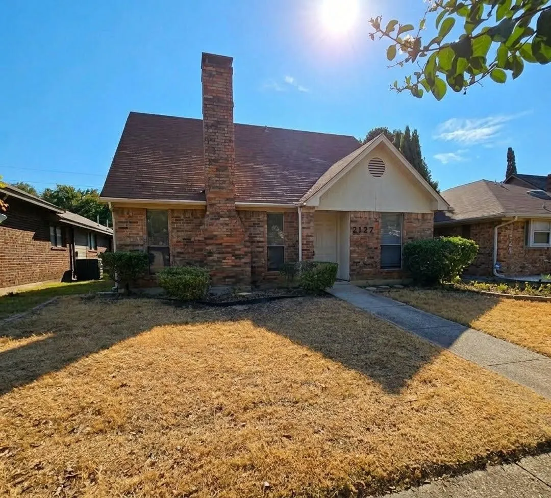 Single Family Residence For Sale in Dallas County , 2127 Cordoba Drive, Carrollton, Texas 75006, 3 Bedroom, 2 Bathroom, 2 Garage spaces, 1,588 Sqft, built in 1982, mls#21376629, Real Estate Agent in Carrollton, Homes For Sale in Dallas county, Homes For Sale in Carrollton, Realtor in Carrollton Texas, Real Estate Brokerage Independent Realty Texas, Luminita Cordes Realtor