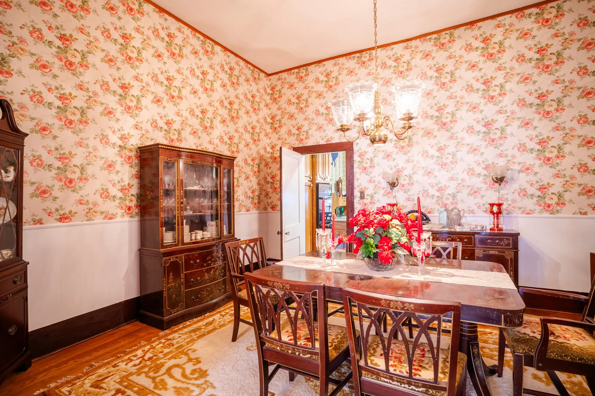 Single Family Residence For Sale in Freestone County , 115 E Brazos, Wortham, Texas 76693, 4 Bedroom, 2 Bathroom, 2 Garage spaces, 3,130 Sqft, built in 1910, mls#21377363, Real Estate Agent in Wortham, Homes For Sale in Freestone county, Homes For Sale in Wortham, Realtor in Wortham Texas, Real Estate Brokerage Independent Realty Texas, Luminita Cordes Realtor