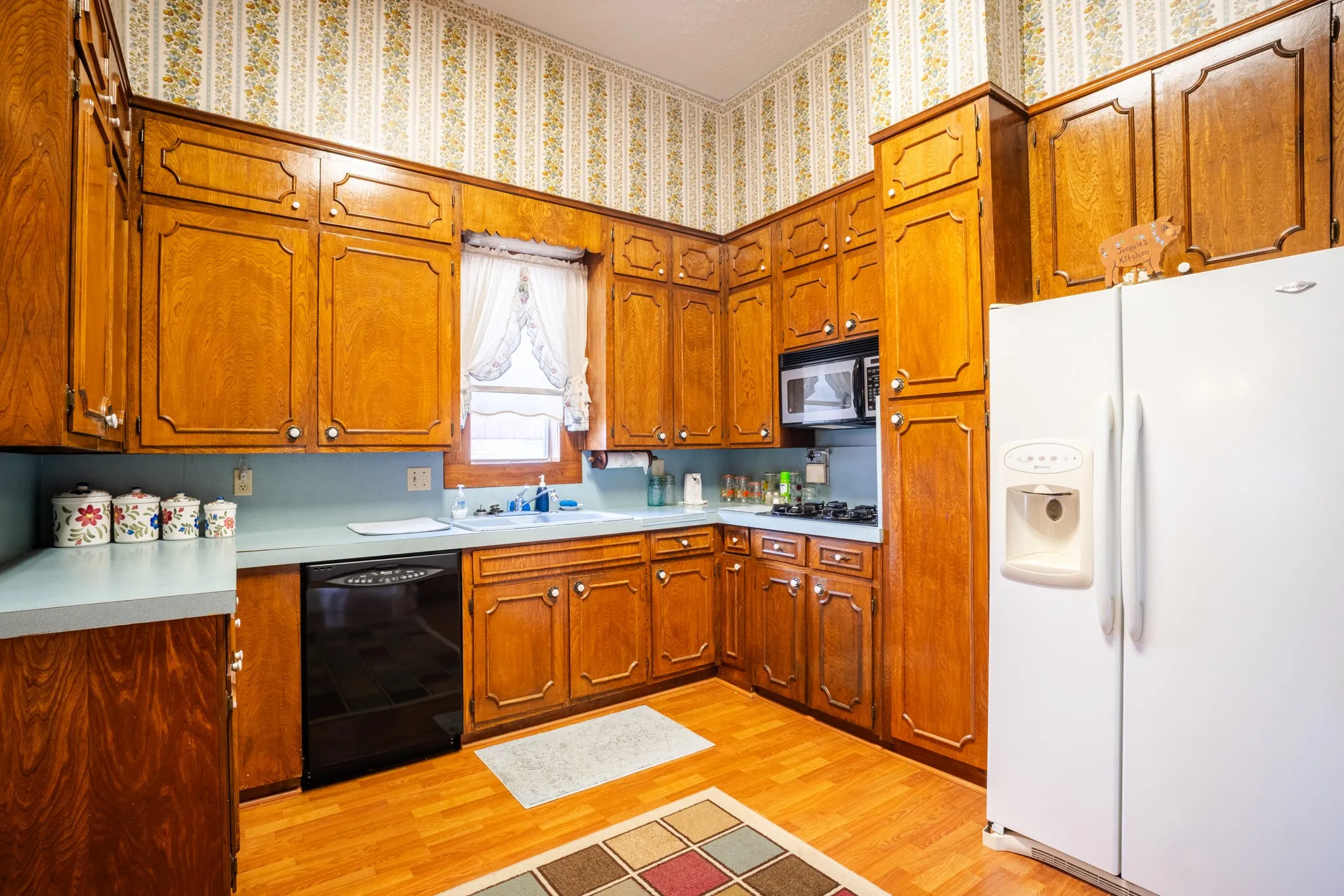 Single Family Residence For Sale in Freestone County , 115 E Brazos, Wortham, Texas 76693, 4 Bedroom, 2 Bathroom, 2 Garage spaces, 3,130 Sqft, built in 1910, mls#21377363, Real Estate Agent in Wortham, Homes For Sale in Freestone county, Homes For Sale in Wortham, Realtor in Wortham Texas, Real Estate Brokerage Independent Realty Texas, Luminita Cordes Realtor