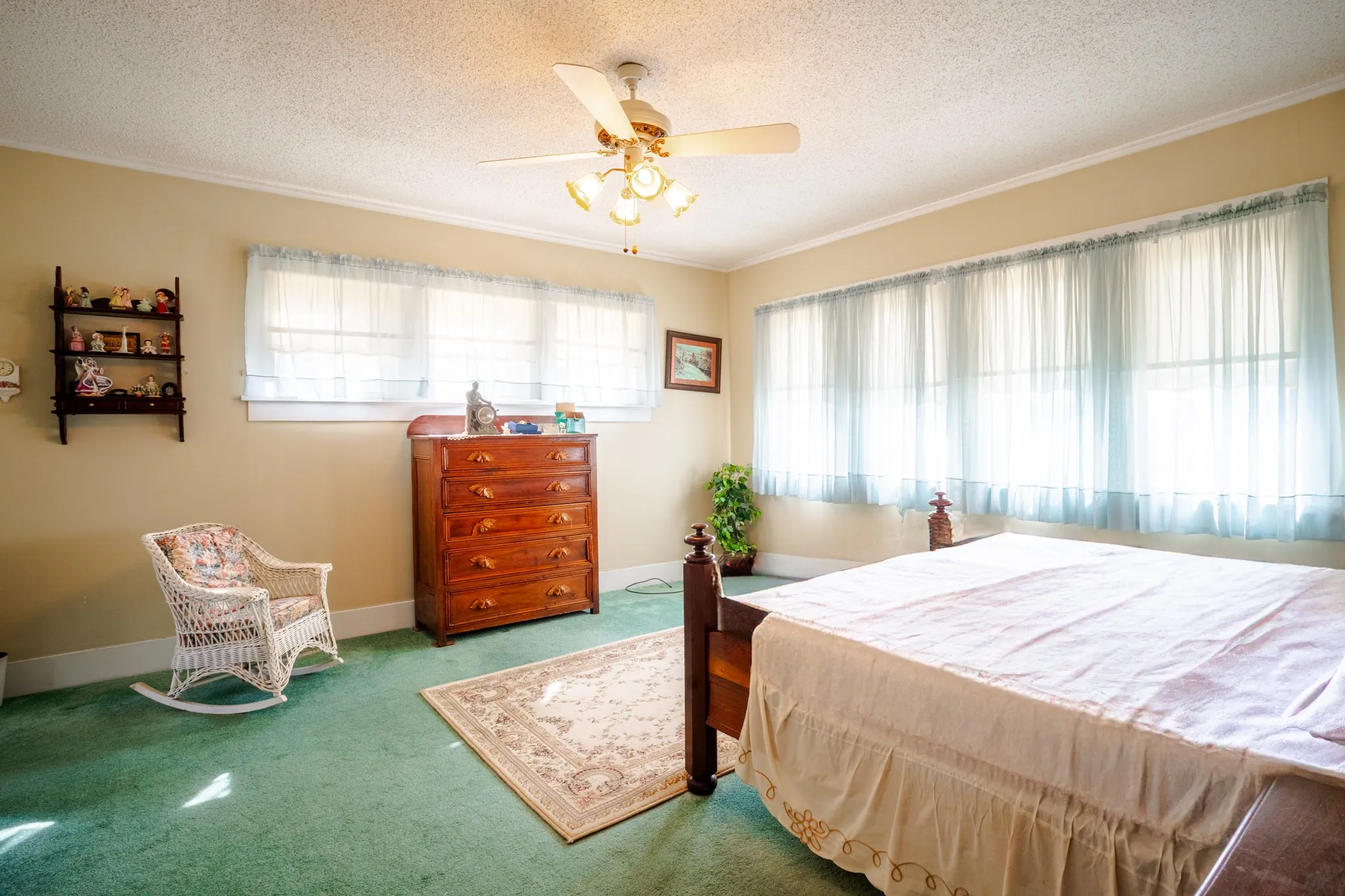 Single Family Residence For Sale in Freestone County , 115 E Brazos, Wortham, Texas 76693, 4 Bedroom, 2 Bathroom, 2 Garage spaces, 3,130 Sqft, built in 1910, mls#21377363, Real Estate Agent in Wortham, Homes For Sale in Freestone county, Homes For Sale in Wortham, Realtor in Wortham Texas, Real Estate Brokerage Independent Realty Texas, Luminita Cordes Realtor