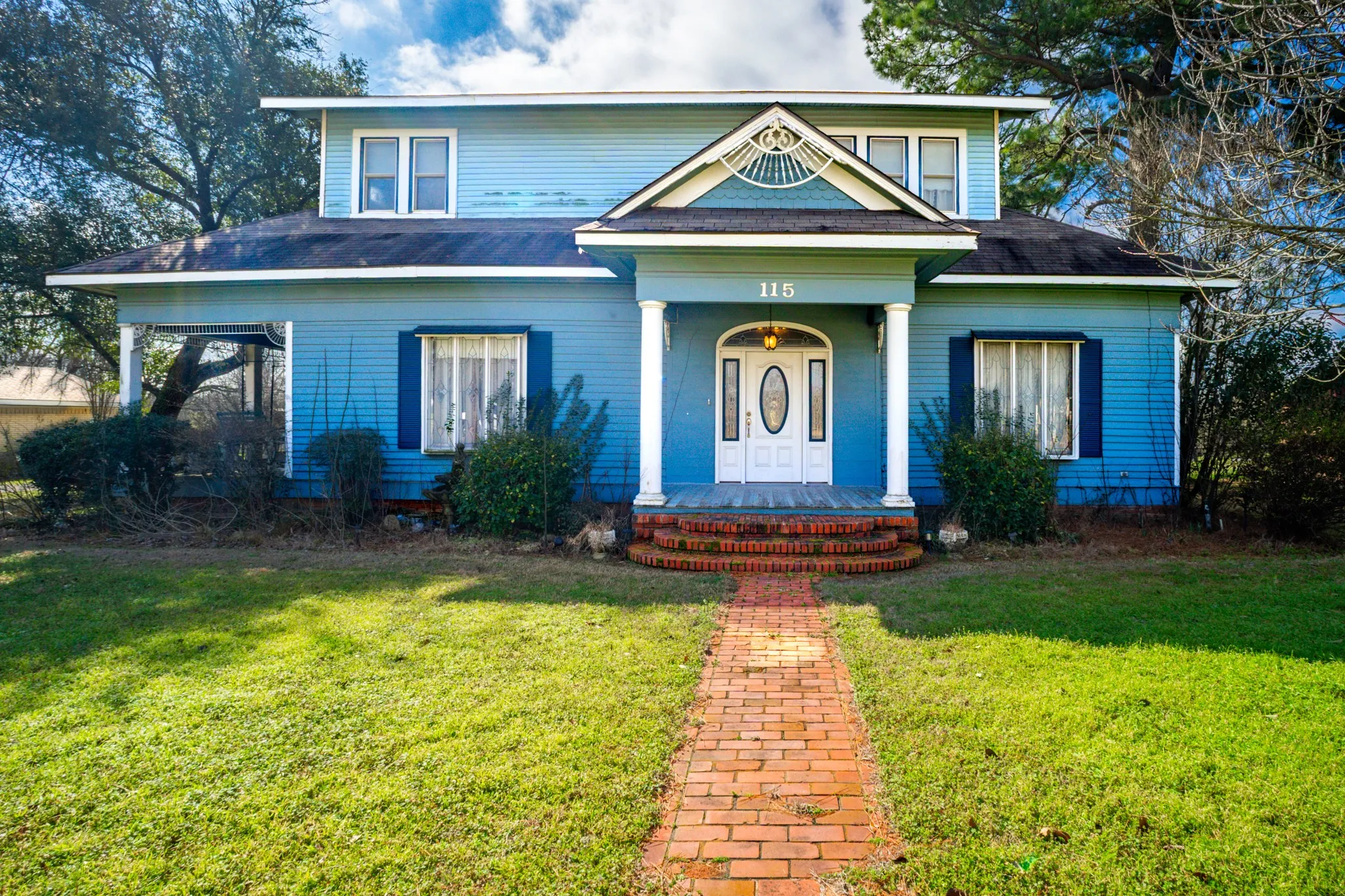 Single Family Residence For Sale in Freestone County , 115 E Brazos, Wortham, Texas 76693, 4 Bedroom, 2 Bathroom, 2 Garage spaces, 3,130 Sqft, built in 1910, mls#21377363, Real Estate Agent in Wortham, Homes For Sale in Freestone county, Homes For Sale in Wortham, Realtor in Wortham Texas, Real Estate Brokerage Independent Realty Texas, Luminita Cordes Realtor